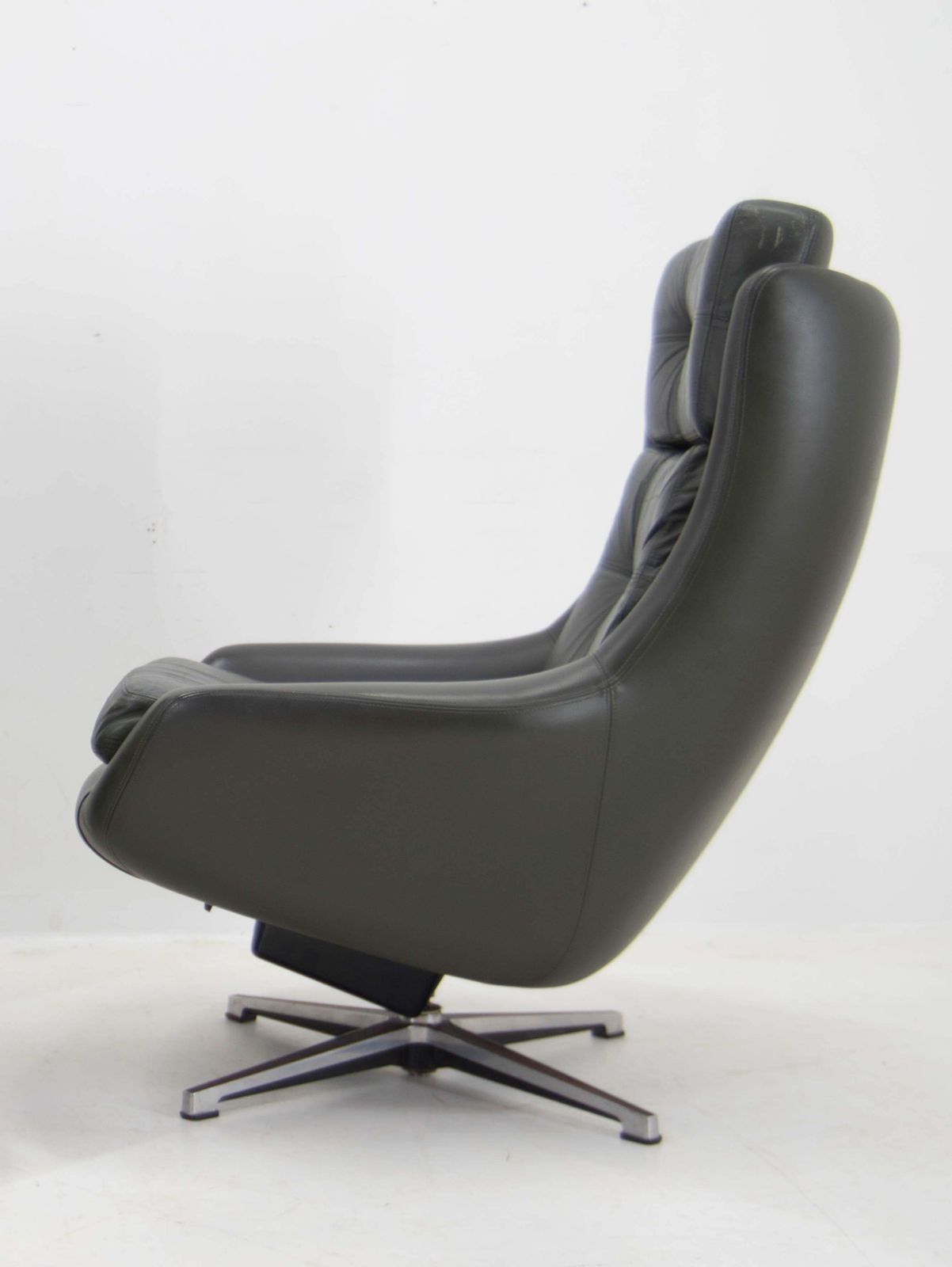 Midcentury Swivel Rocking Armchair, Peem, Finland, 1970s photo for sale