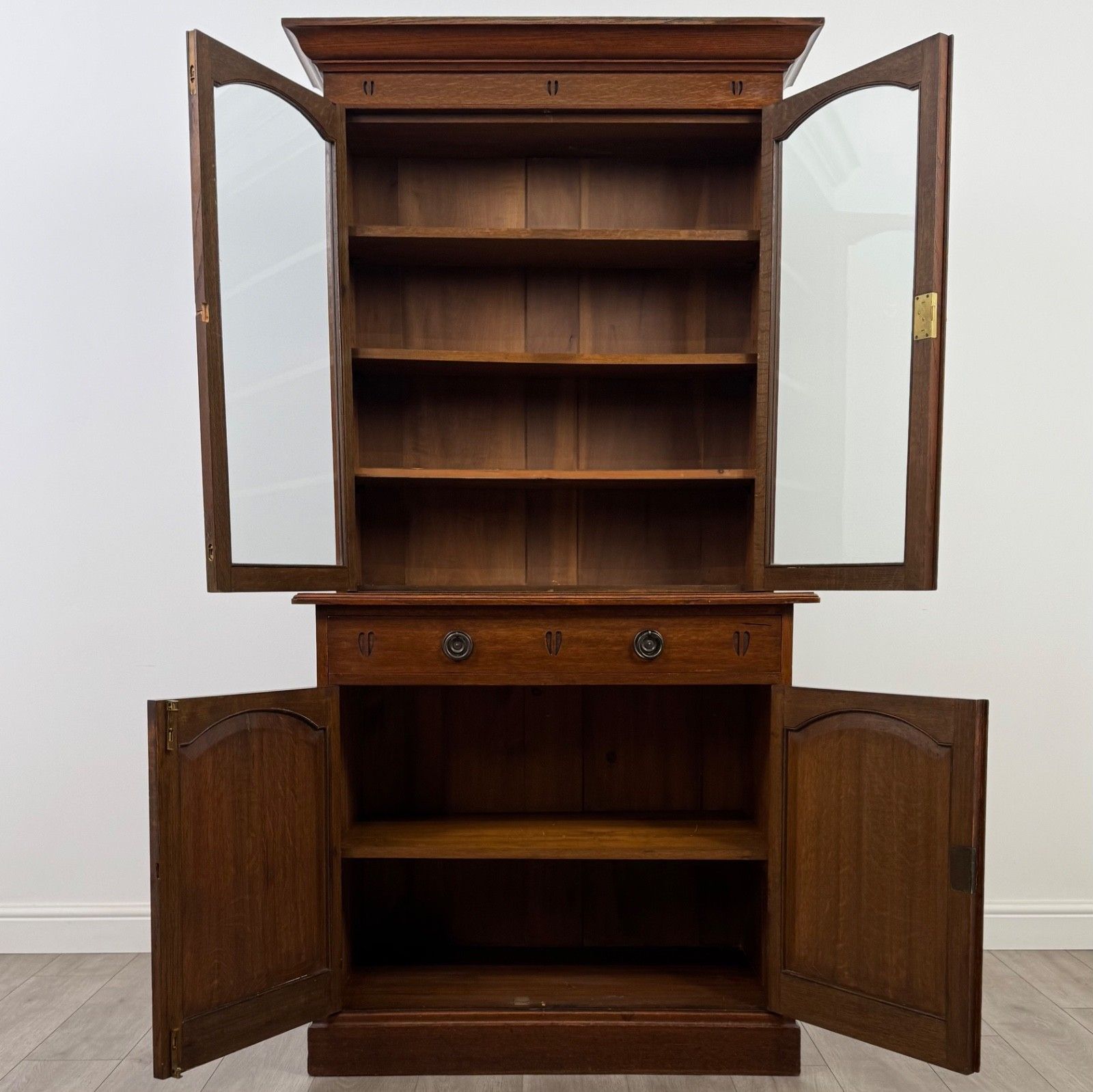 Antique 20th Century Fine Quality Arts & Crafts Bookcase In Oak photo for sale