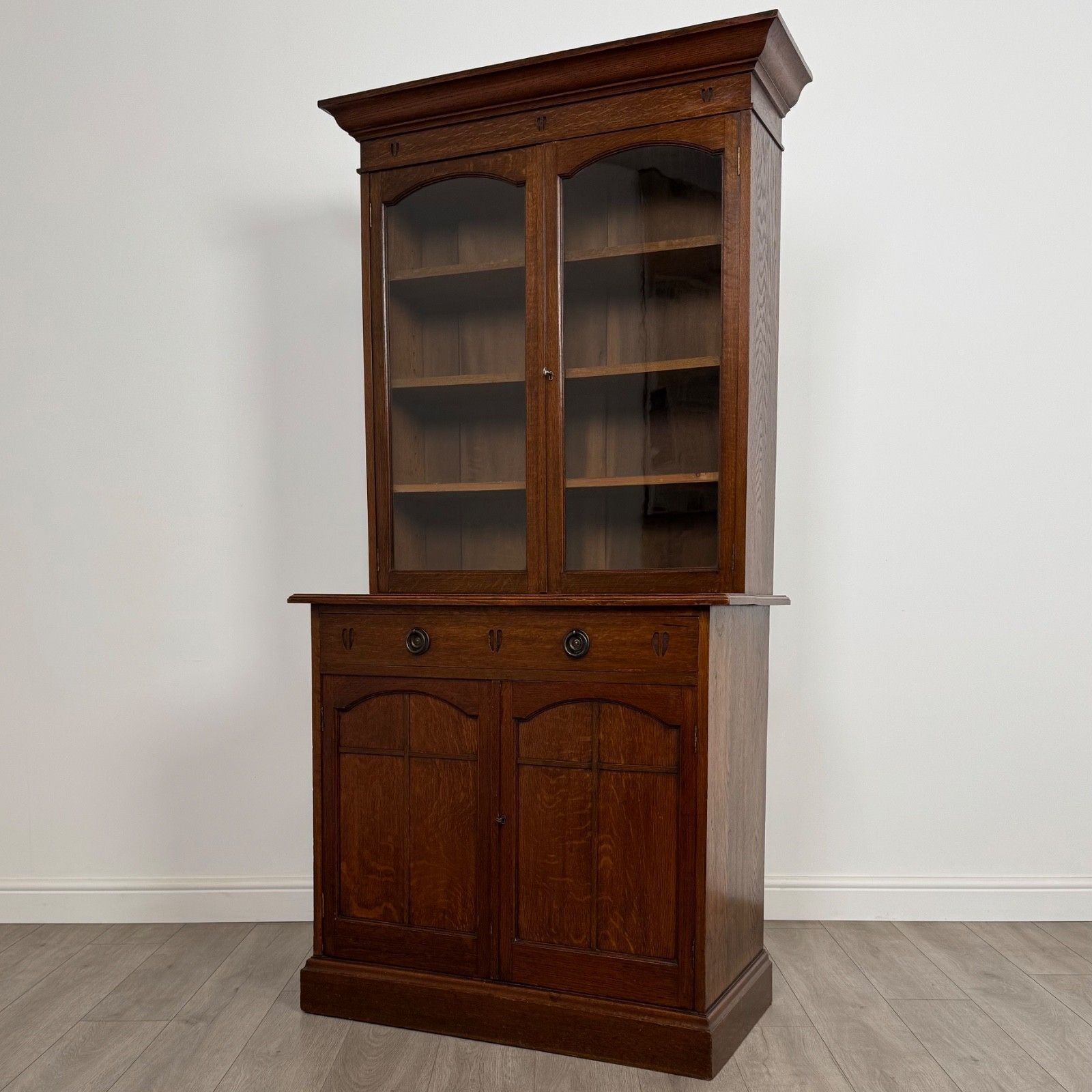 Antique 20th Century Fine Quality Arts & Crafts Bookcase In Oak photo Furniture