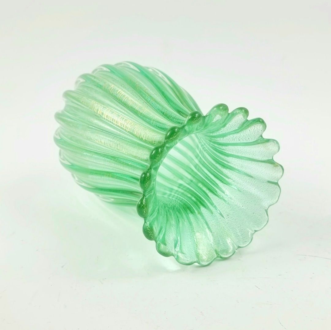 Mid Century Ribbed Murano Glass Vase With Gold Inclusions By Archimede Seguso For Seguso Vetri D'arte, Italy, 1950s photo vinterior