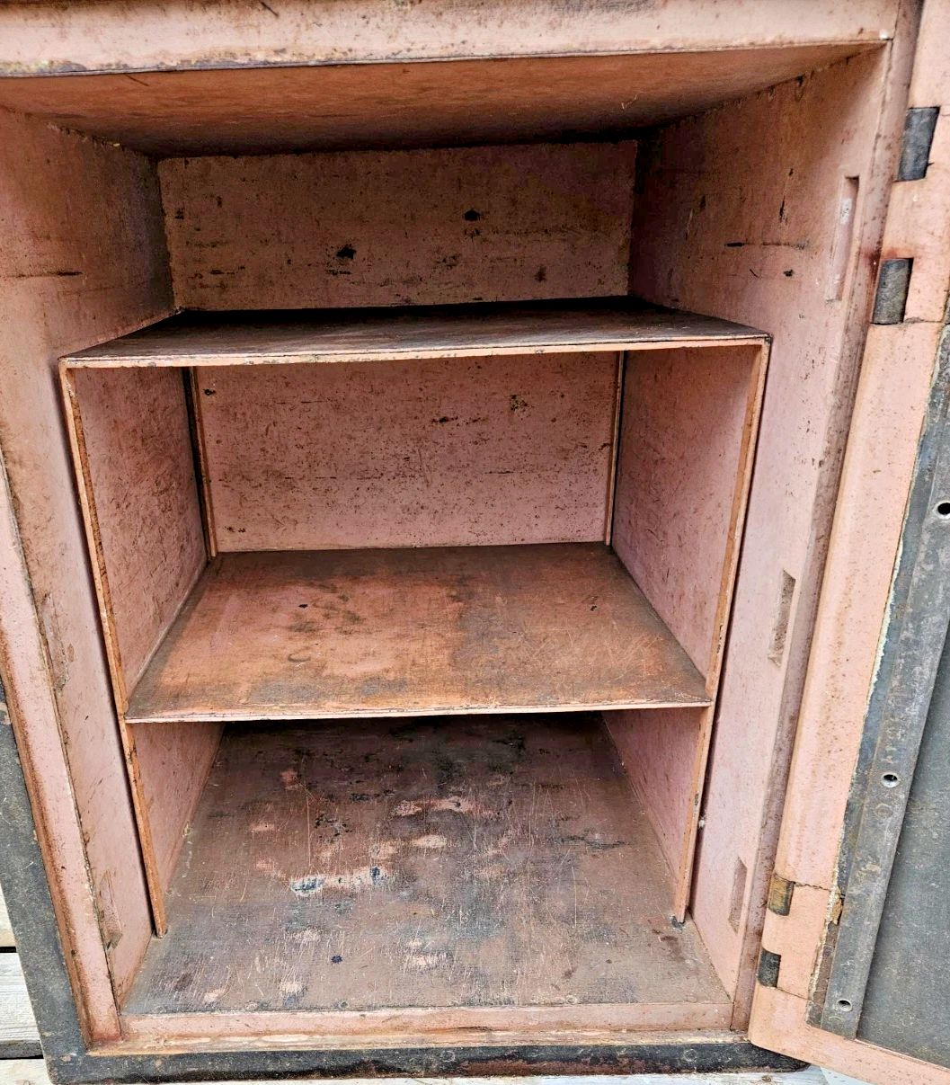 photo furniture Rms Titanic Style Purser's Fire Resistant  Safe
