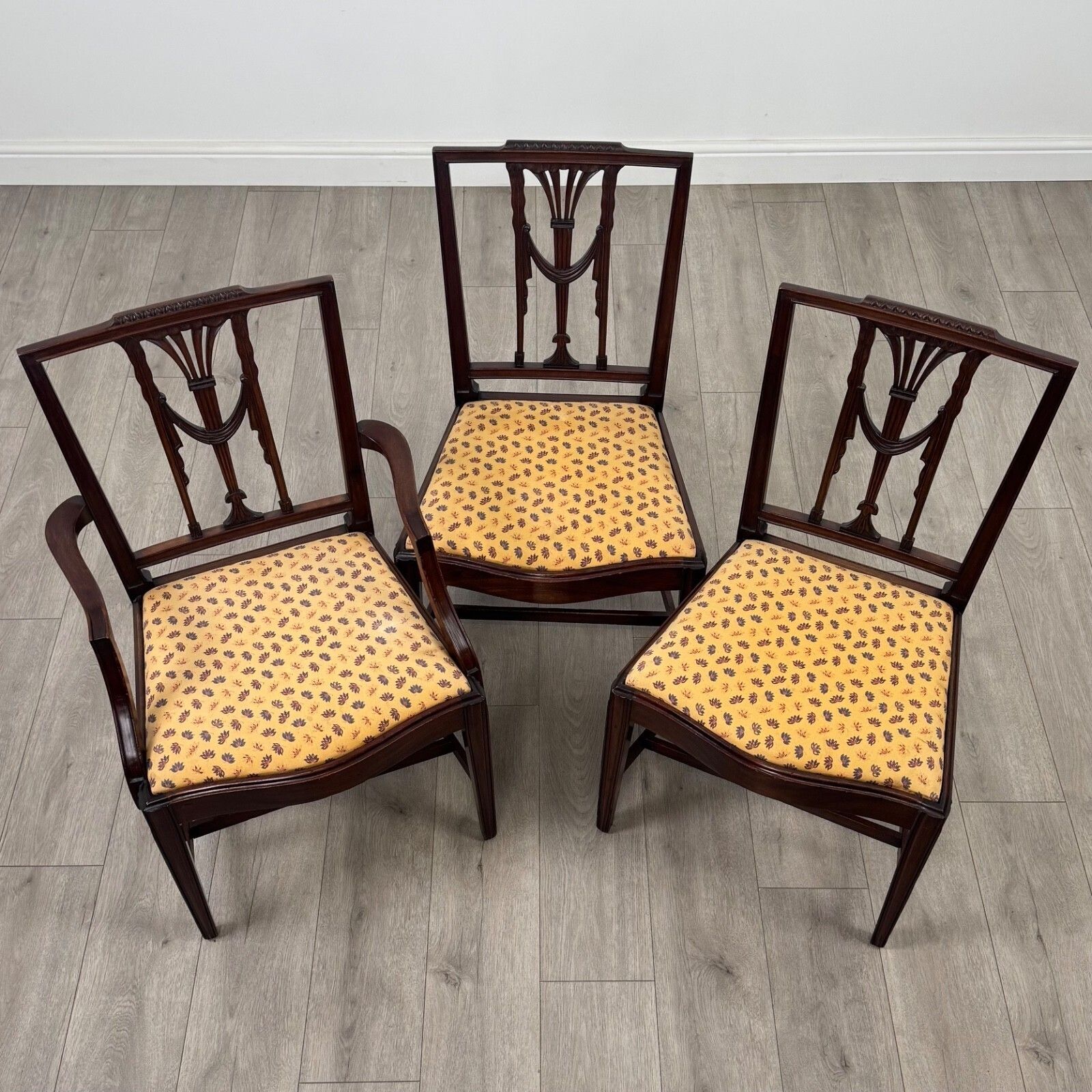 photo furniture Antique 19th Century Set Of 6 Dining Chairs In Mahogany