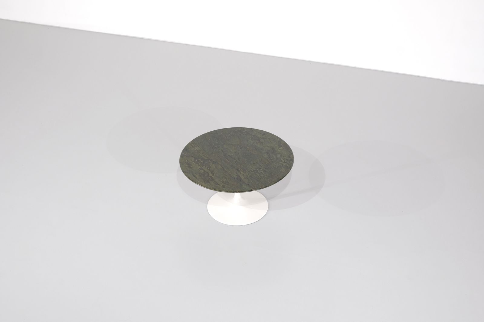 Coffee Table " Tulip " Marble By Eero Saarinen For Knoll, USA.