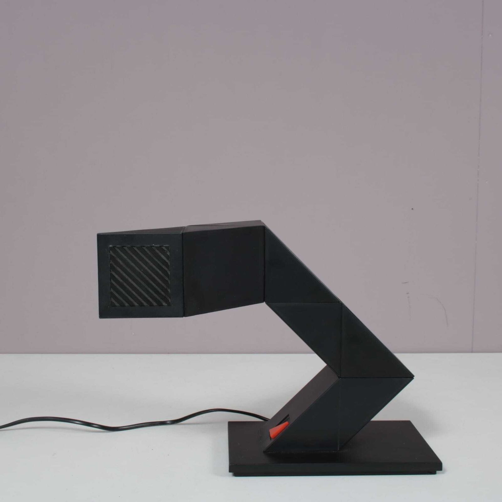 photo vinterior 1980s “Zig Zag” Desk Lamp By Shui L. D. Chan For New Horizons, Hong Kong