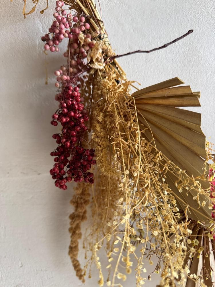 Large Dried Flower Wall Wreath With Bird Detail photo 235.0