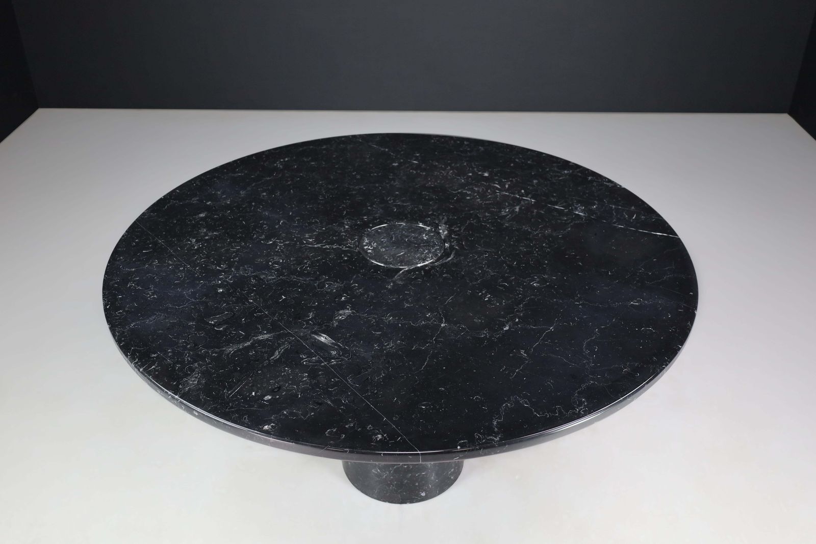 Angelo Mangiarotti For Skipper 'Eros' Round Dining Table In Marquina Marble 1970 photo buy
