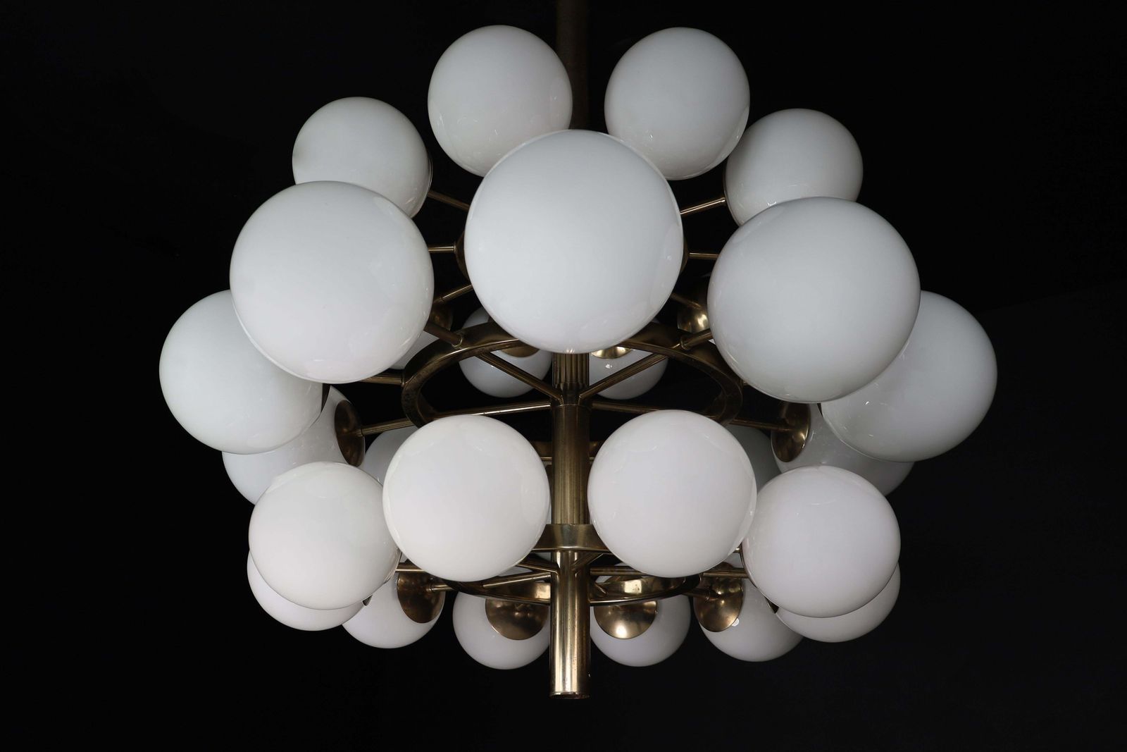 photo vintage Mid Century Modernist Chandelier With 30 Handblown Opaline Glass Globes
