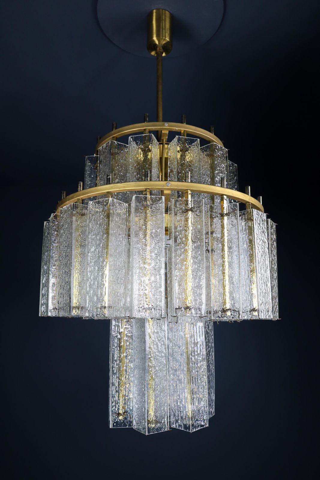 Le Grande Xl Midcentury Chandelier In Brass & Structured Ice Glass, Austria 1950 photo 7033.0