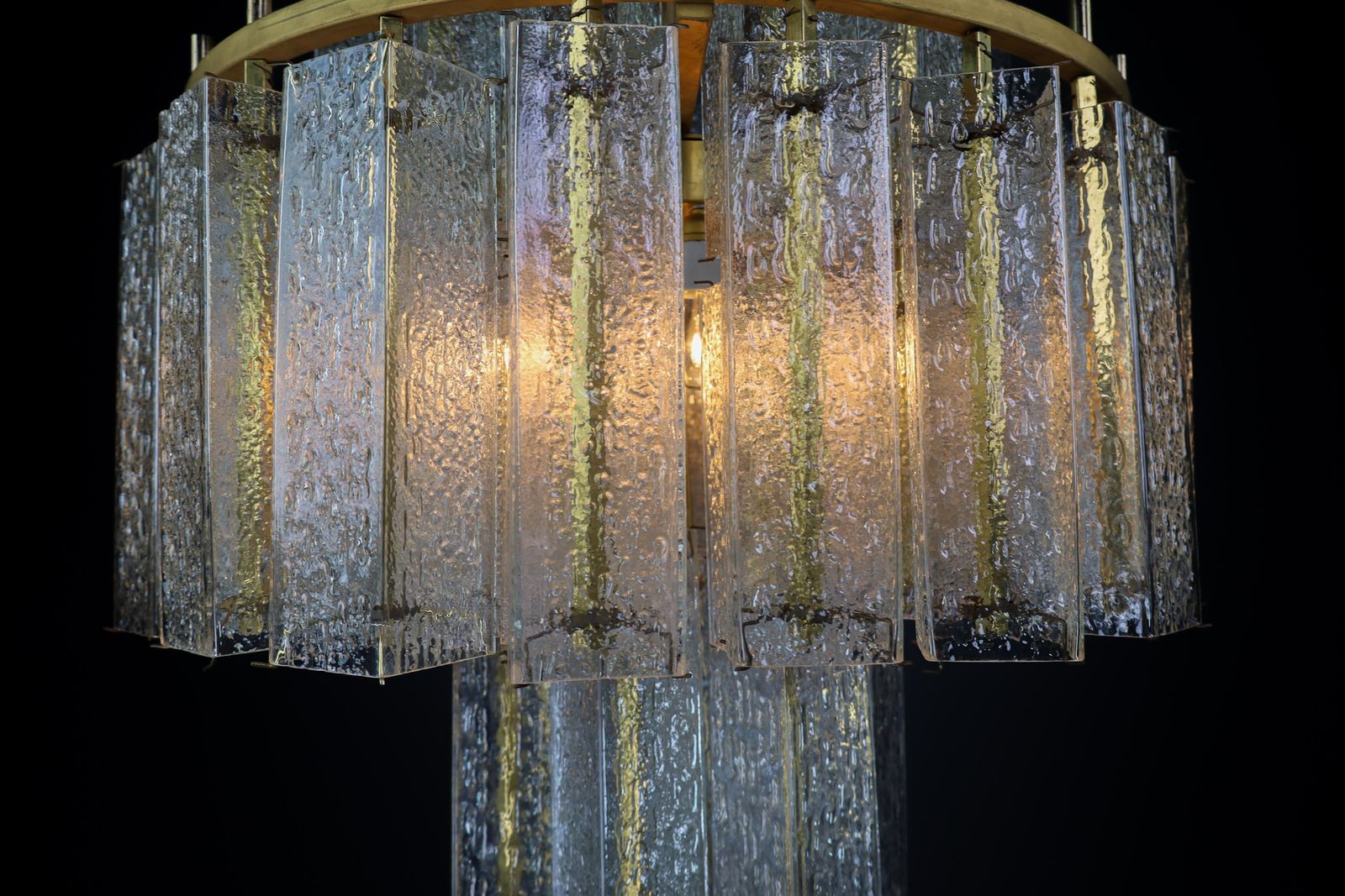 Le Grande Xl Midcentury Chandelier In Brass & Structured Ice Glass, Austria 1950 photo vinterior