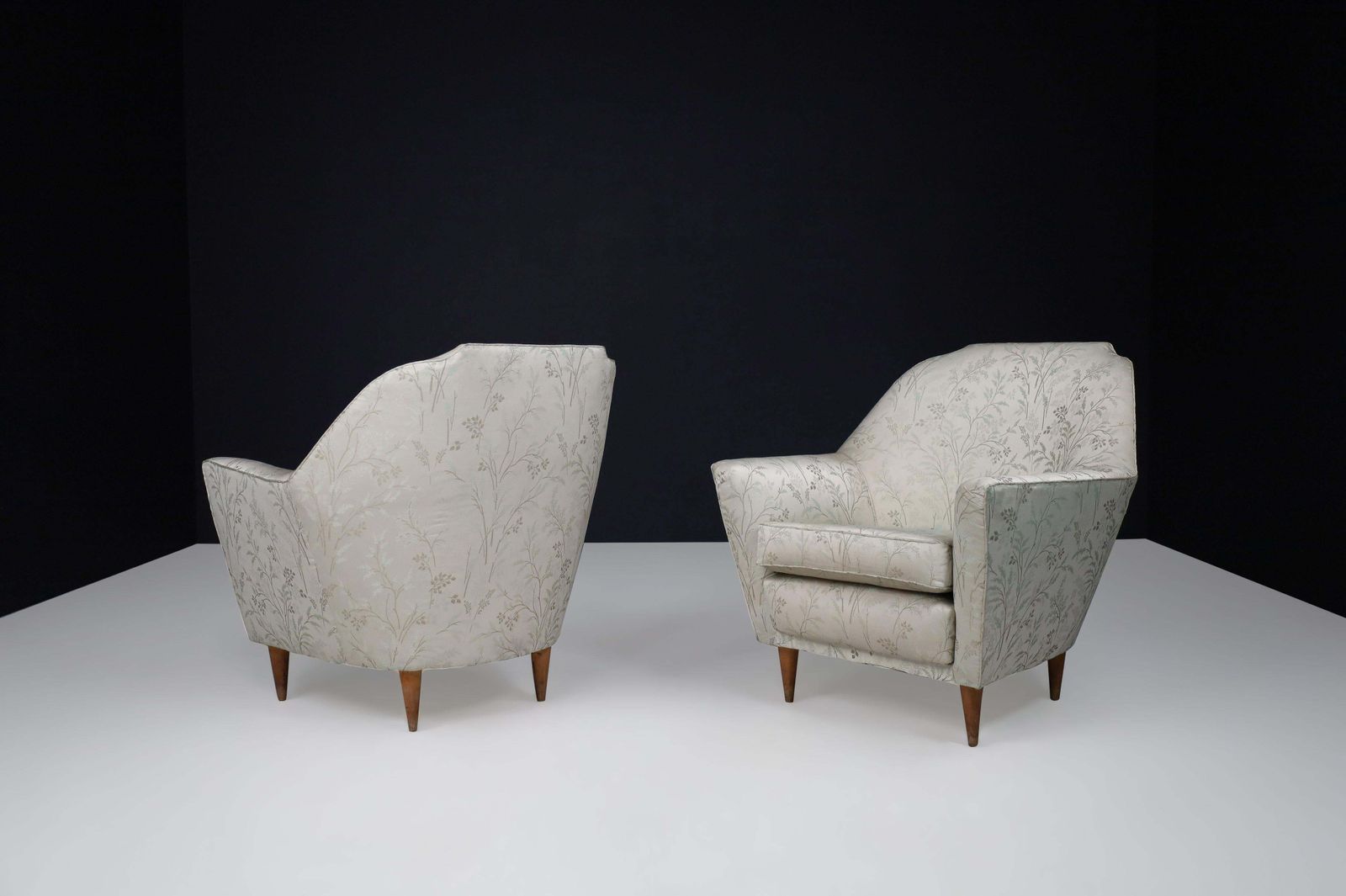 Mid Century Armchairs In Fabric And Tapered Wooden Legs, Italy 1950s photo vintage