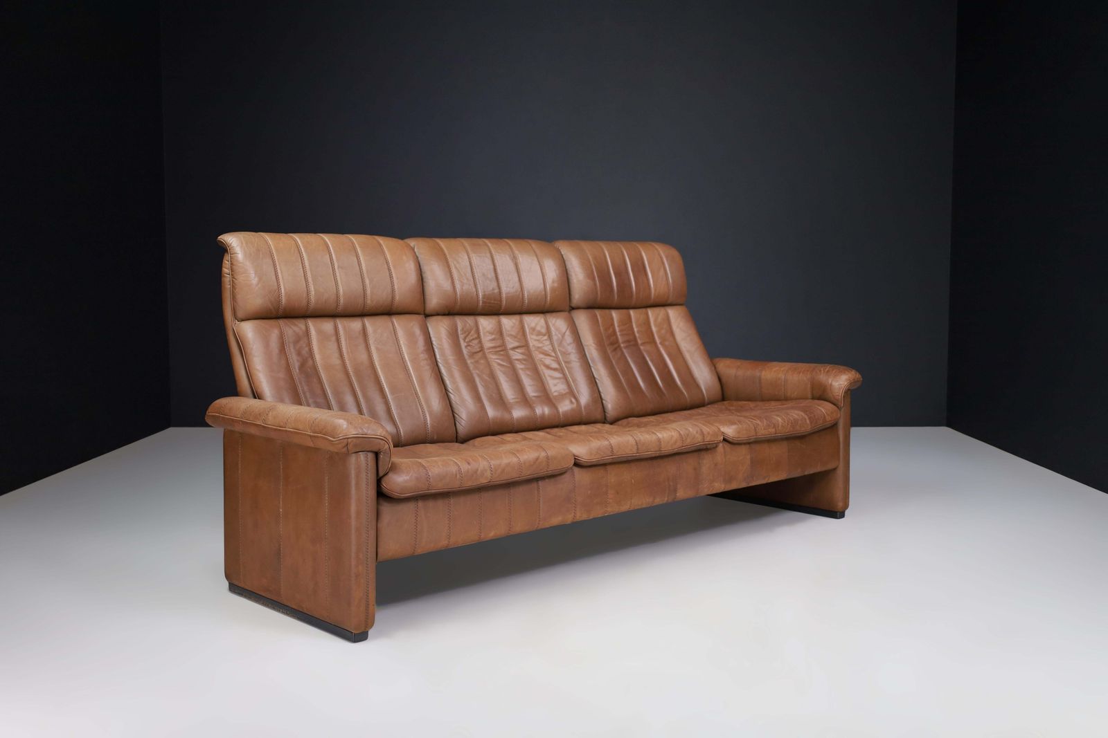 De Sede Ds 86 Patinated Leather Sofa, Switzerland, 1970s photo for sale