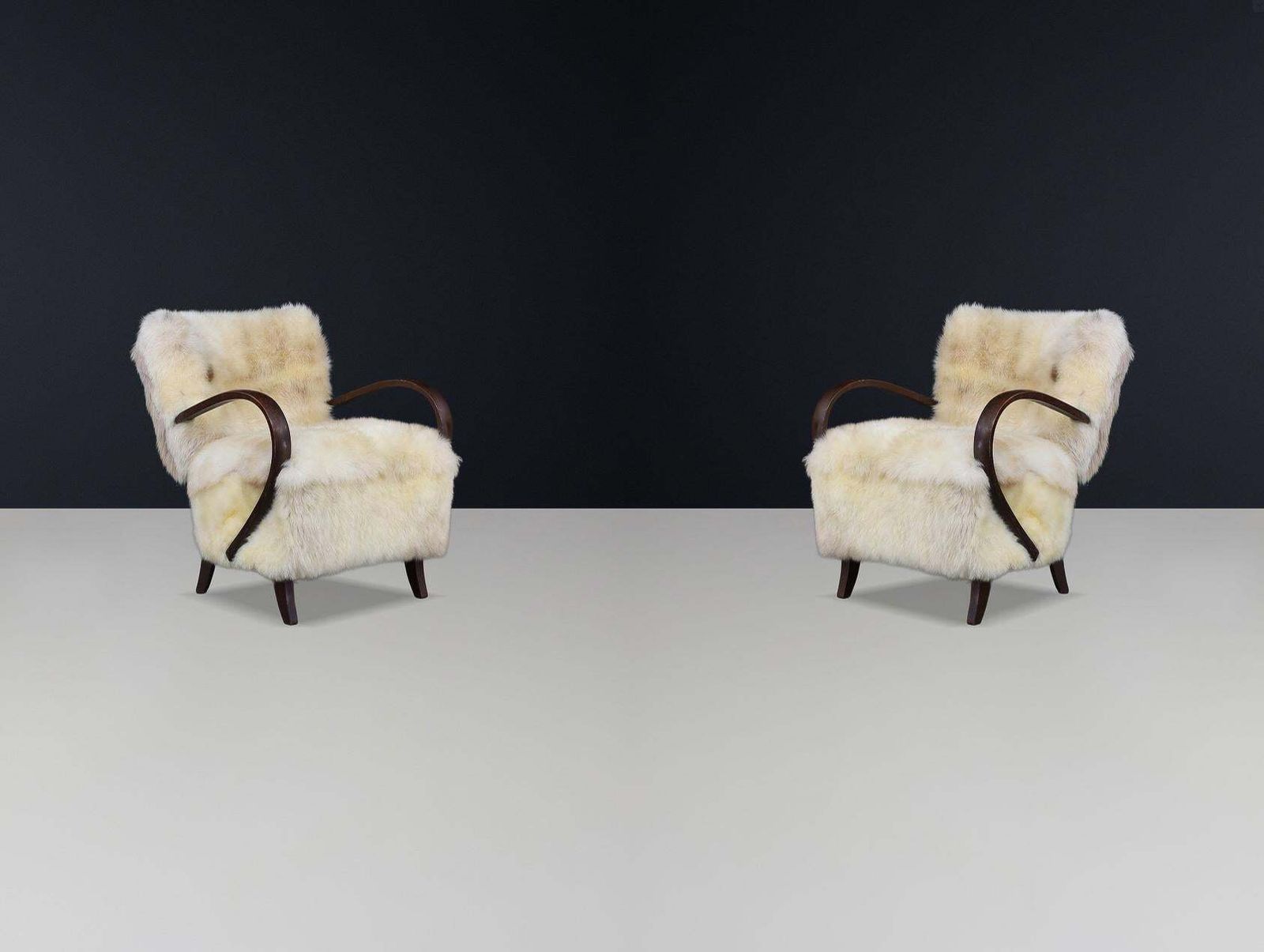 7784.0 1930s Jindřich Halabala Bentwood Lounge Chairs In Sheepskin, Thonet photo