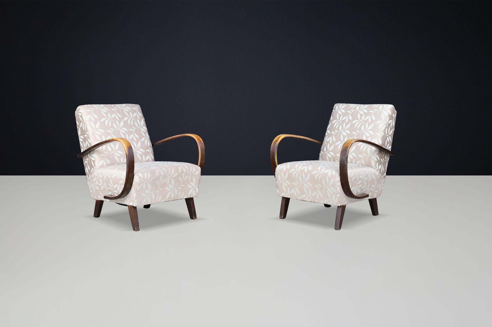 Pair Of 1940s Jindřich Halabala Bentwood Lounge Chairs With Original Upholstery photo furniture