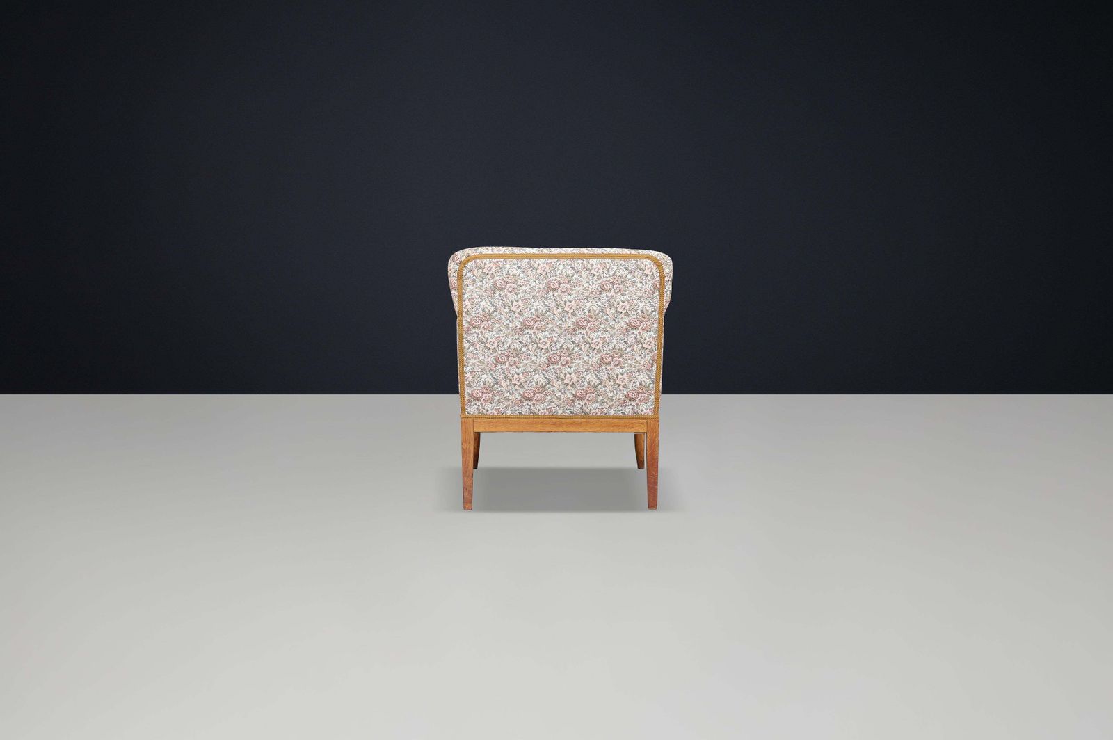 Elegant 1930s French Art Deco Oak Armchair With Original Floral Upholstery. photo vinterior