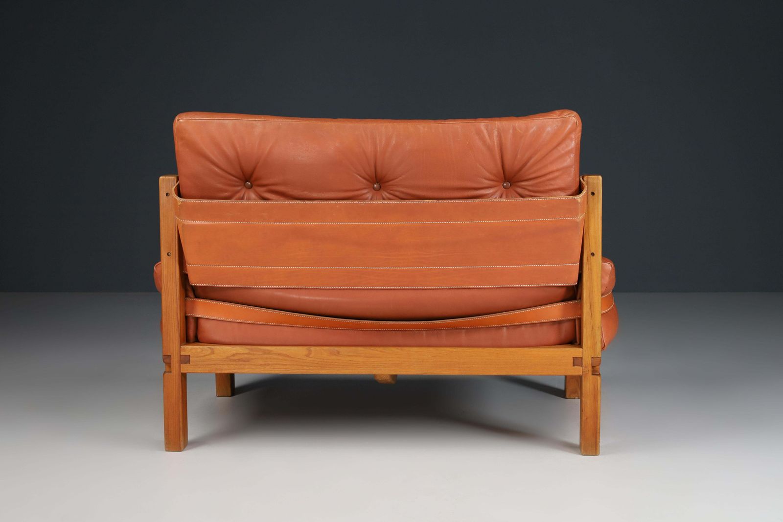 photo furniture Pierre Chapo, S18y “Love Seat” Bench In Elm And Patinated Leather, France, 1970s