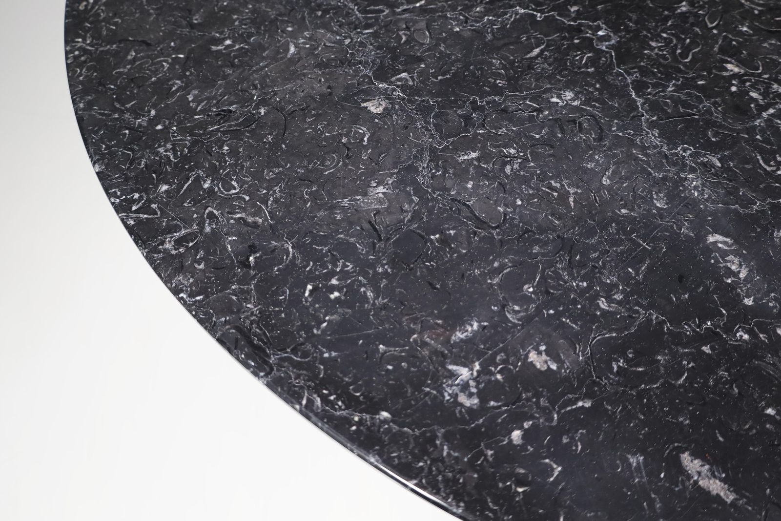 photo buy Angelo Mangiarotti For Skipper 'Eros' Round Dining Table In Marquina Marble