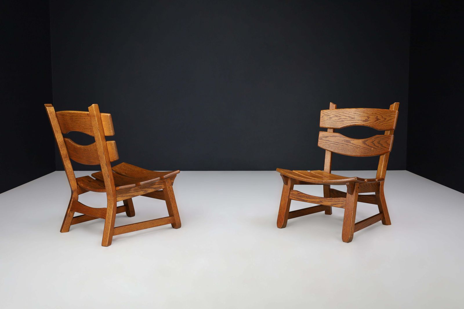 photo vinterior Pair Of Sculptural Brutalist Oak Lounge Chairs, France, 1960s