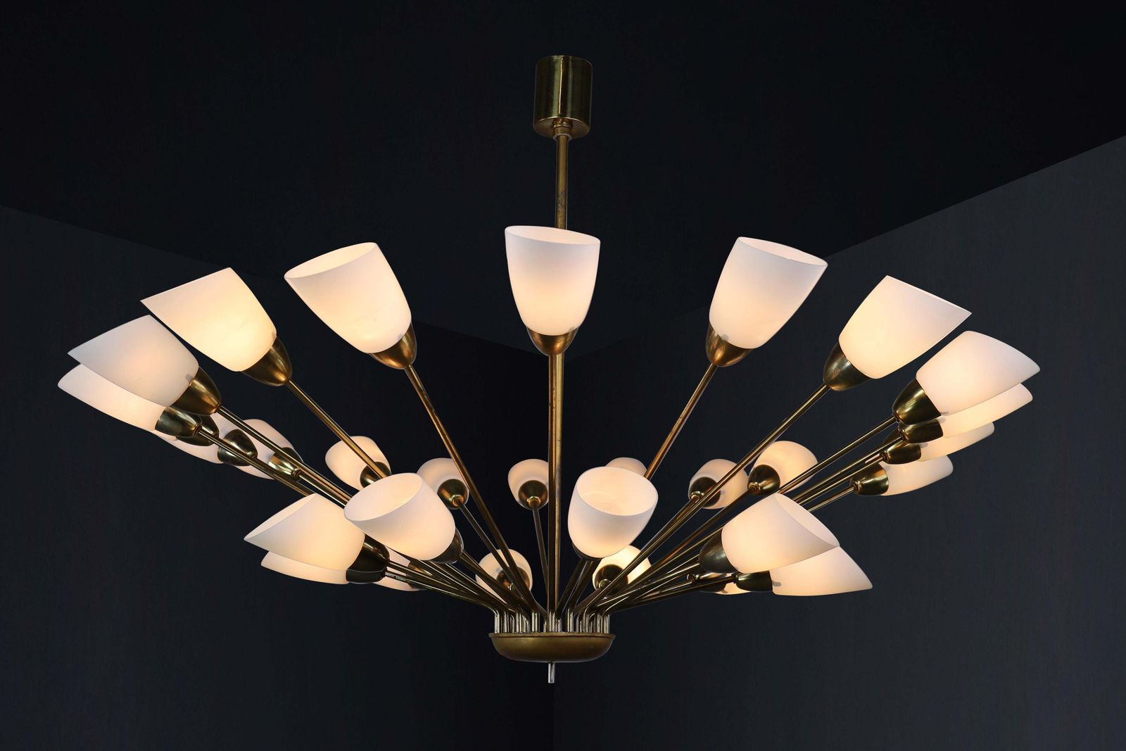 Large Midcentury Spider Form Sputnik Chandelier In Brass And  30 Opaline Shades photo vintage
