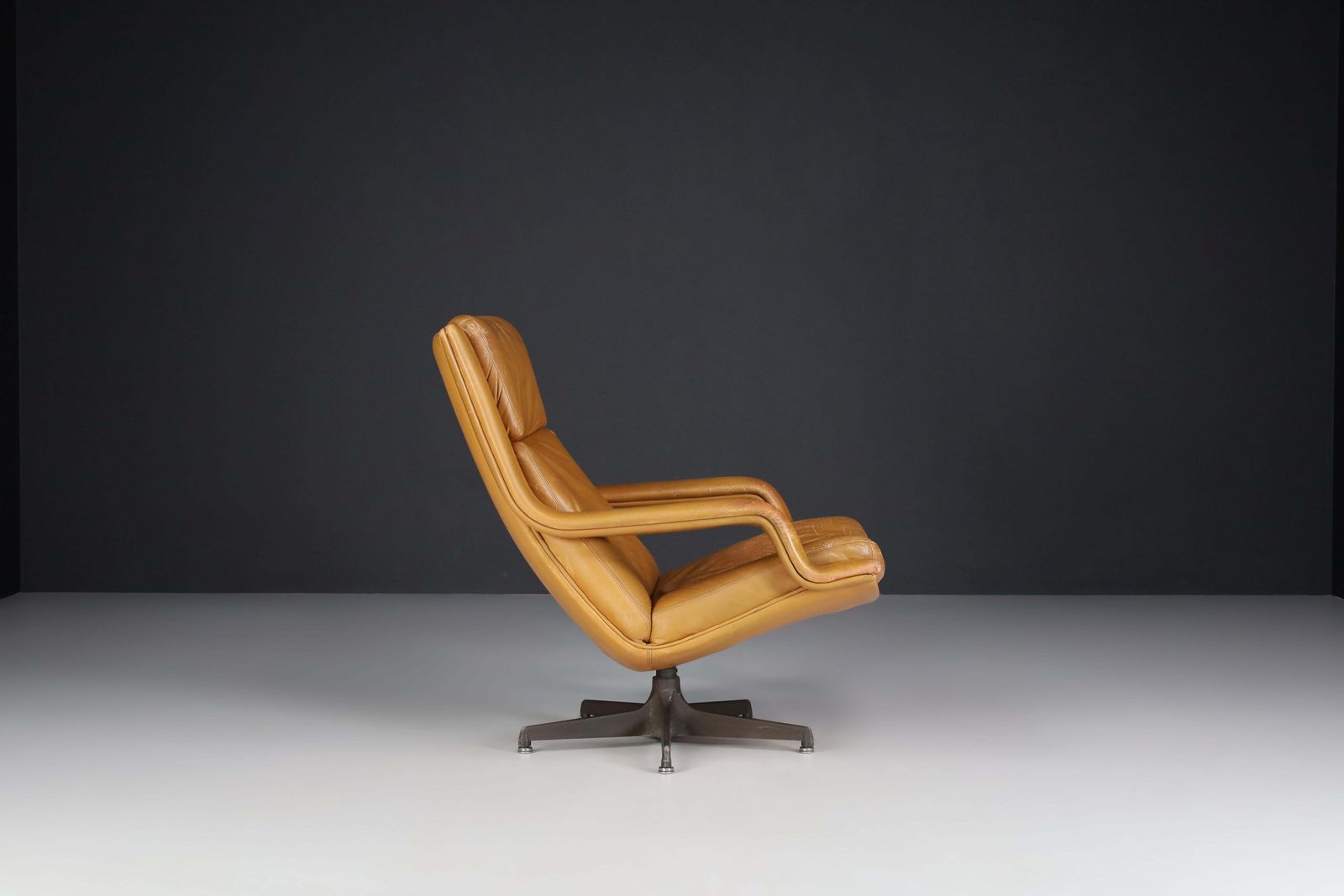Geoffrey Harcourt Patinated Cognac Leather Swivel Lounge Chair, The Netherlands photo vinterior