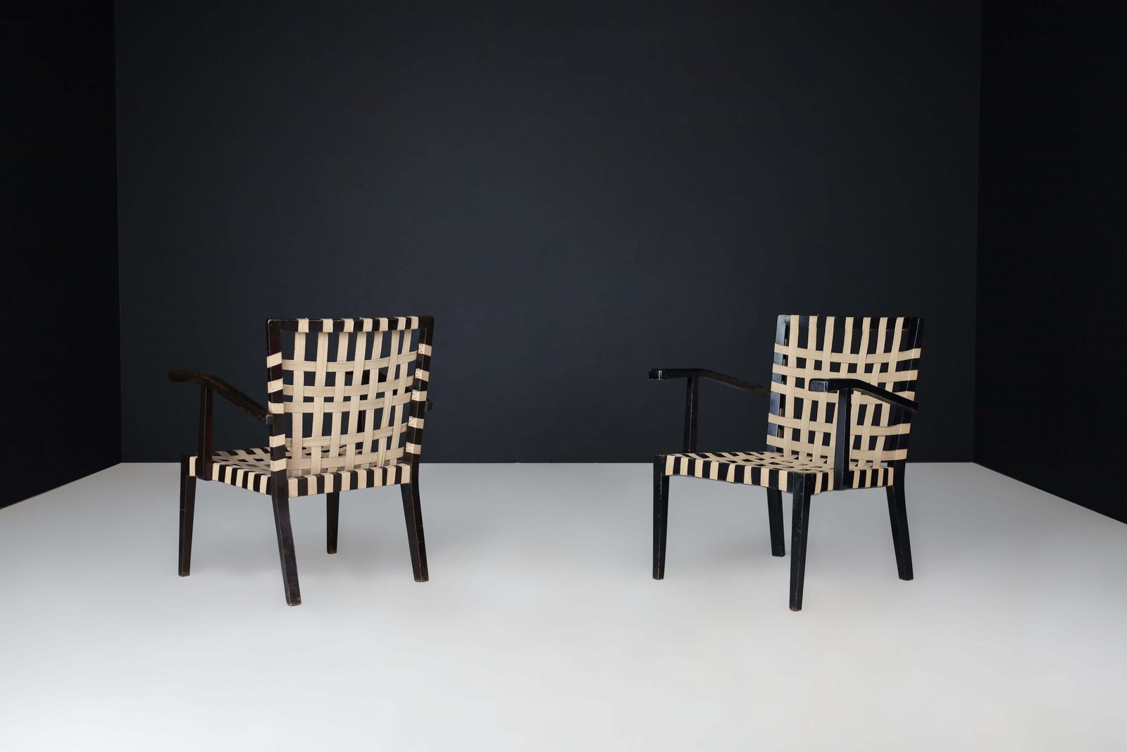 photo vintage Pair Of Vintage European Modernist Armchairs, C. 1930s–1950s
