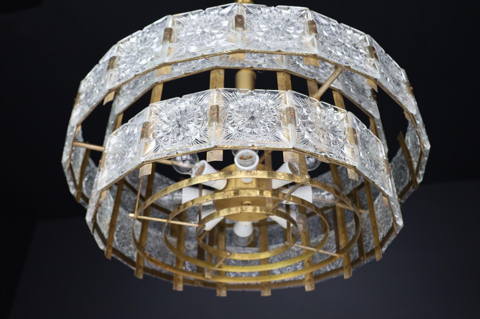 photo vinterior Large Extravagant Chandelier With Patinated Brass Fixture, Praque, 1960s
