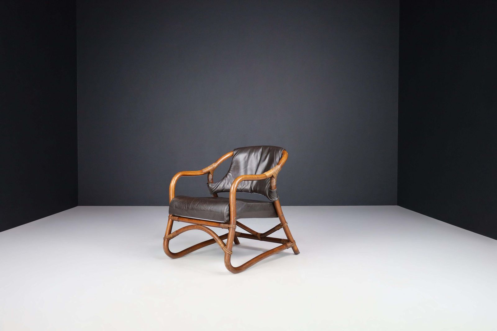 photo furniture Pair Of "Manilla" Lounge Chairs In Bamboo And Leather By Horsnæs, 1960s Denmark
