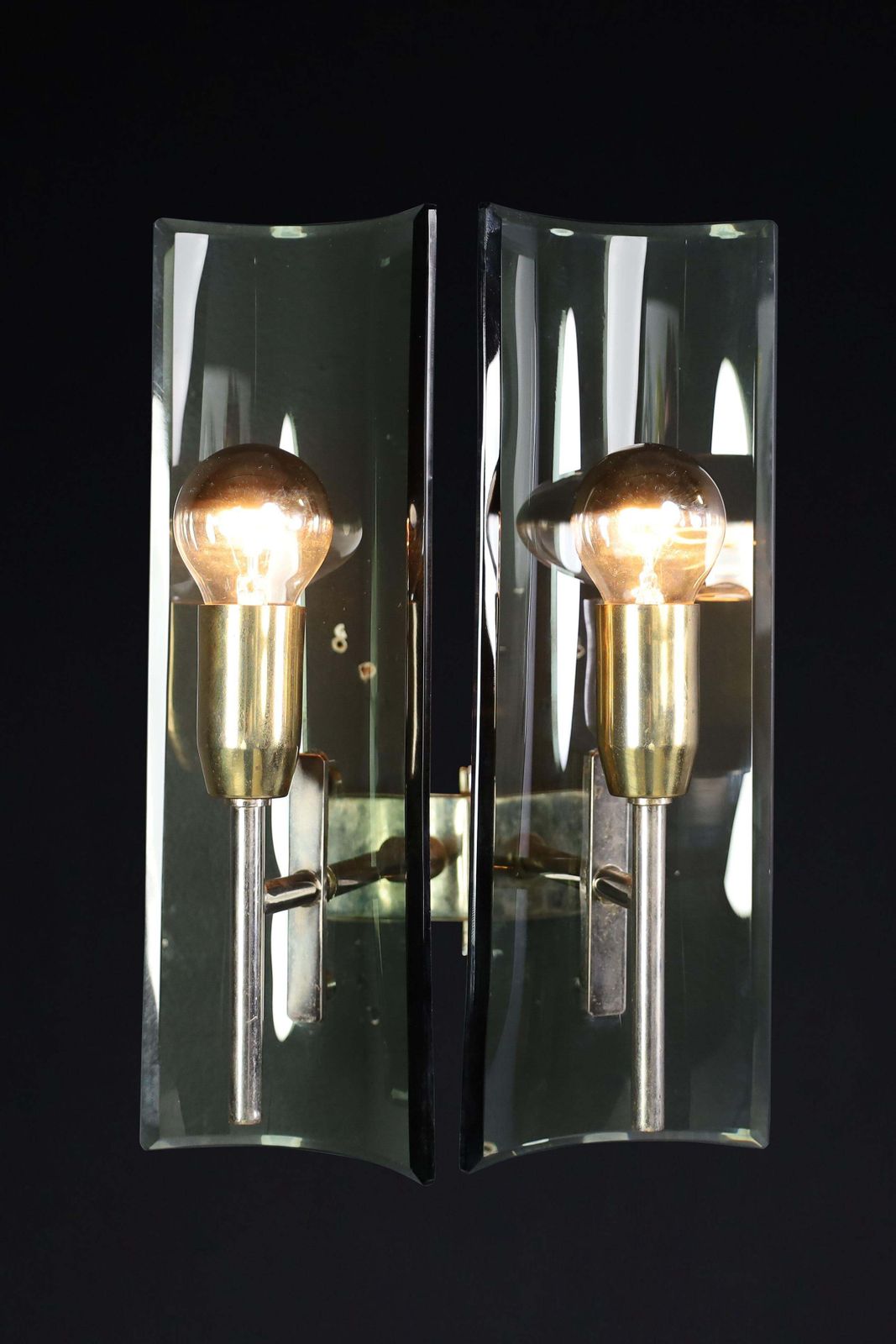 photo for sale Set Of Six Gino Paroldo Sconces In Brass And Curved Glass, Italy 1950s