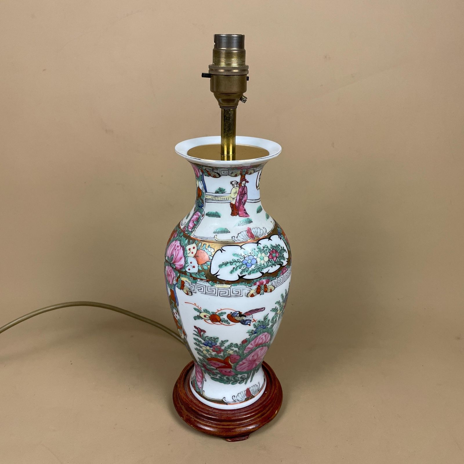 Oriental Ceramic Lamp Light Bedside Table Hand Painted Design Pattern Wood Base Chinese Vase Antique Brass Vintage Ginger Jar White photo for sale