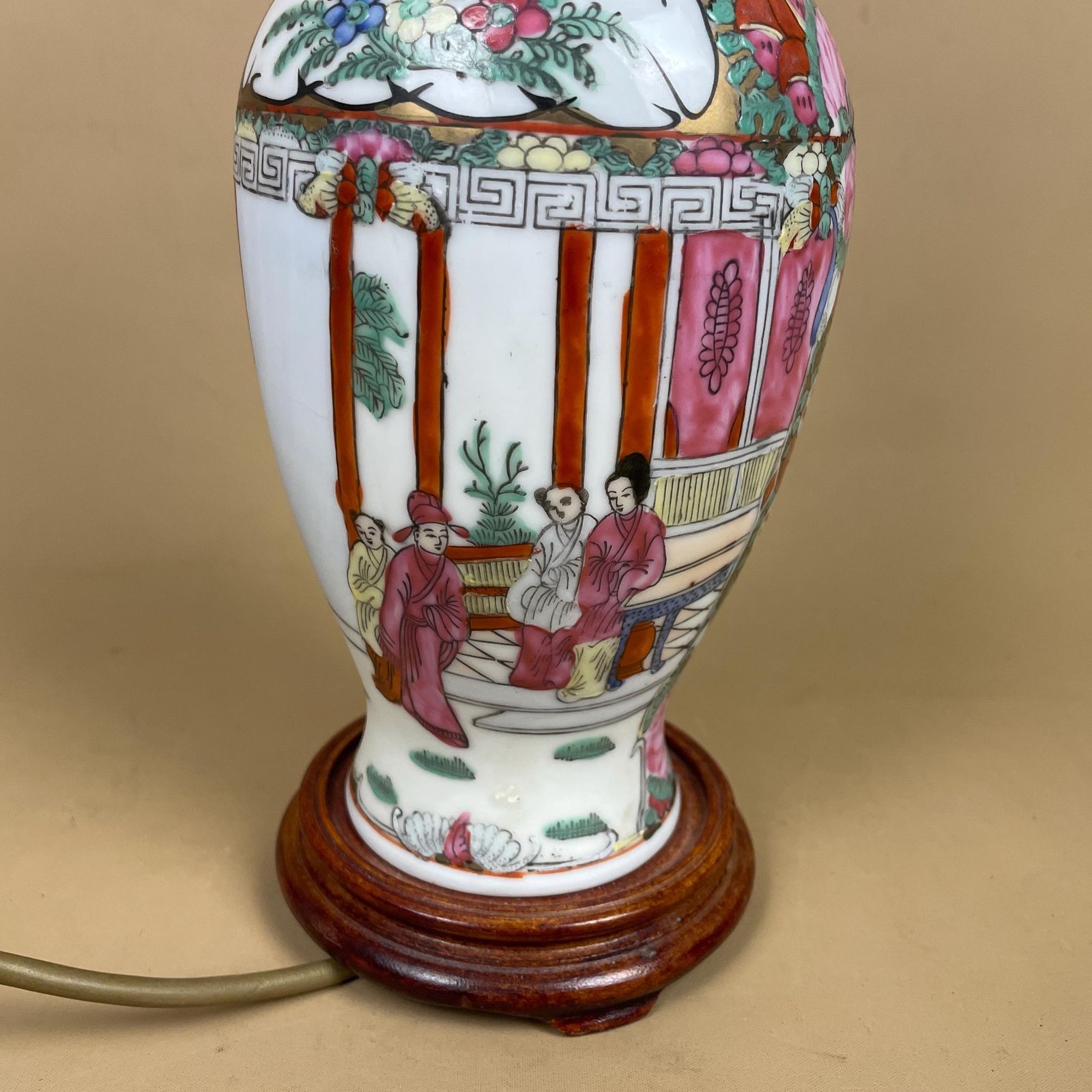 Oriental Ceramic Lamp Light Bedside Table Hand Painted Design Pattern Wood Base Chinese Vase Antique Brass Vintage Ginger Jar White photo vintage