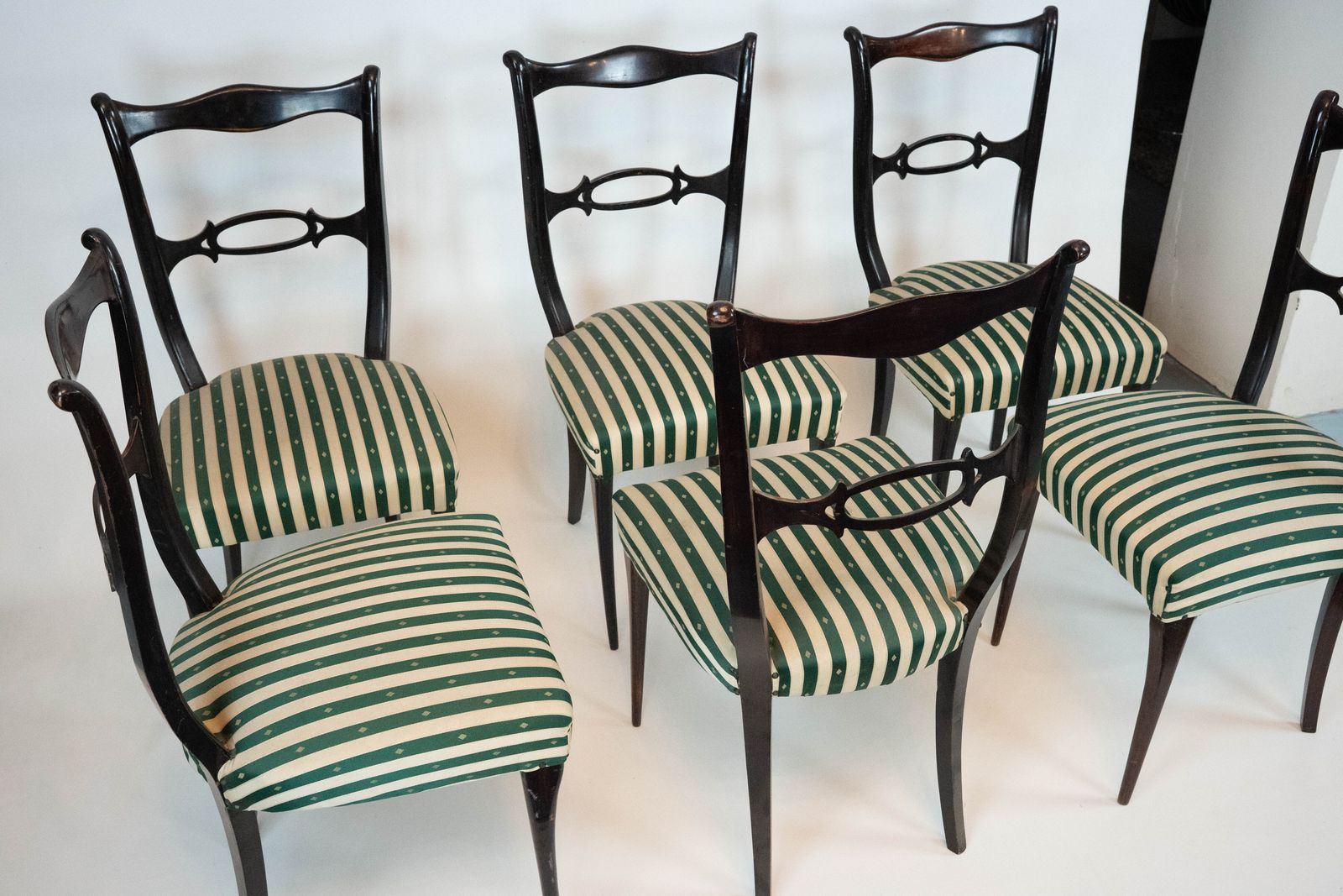 photo furniture Mid Century Set Of Six Dining Chairs Attributed To Paolo Buffa. Italy 1950s