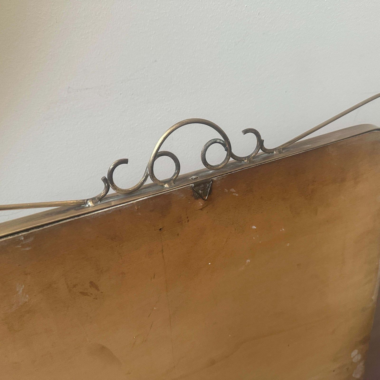 photo vintage A 1950s Mid Century Modern Brass Italian Wall Mirror In The Manner Of Gio Ponti
