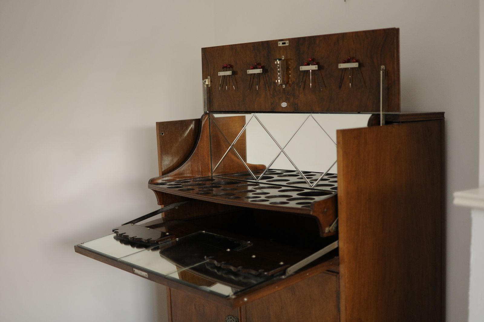 Art Deco Cocktail Cabinet Elegant Wood Veneer With Brass Detailing D43 H117 W89