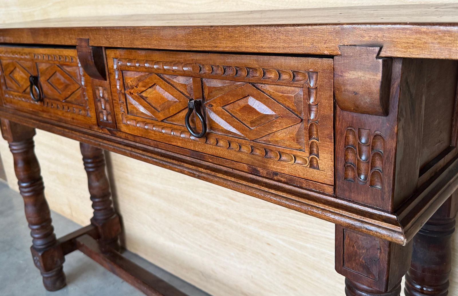 Mobilier Console espagnole du début du XXe siècle, 2 tiroirs, pieds tournés photo