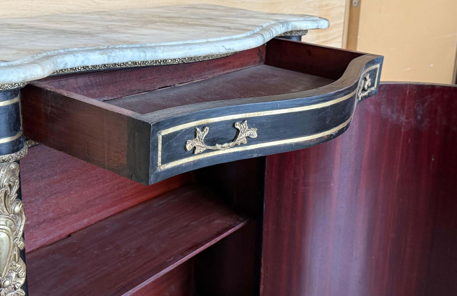 photo furniture Armoire française d'époque, style Napoléon III, avec incrustations métalliques, XIXe siècle