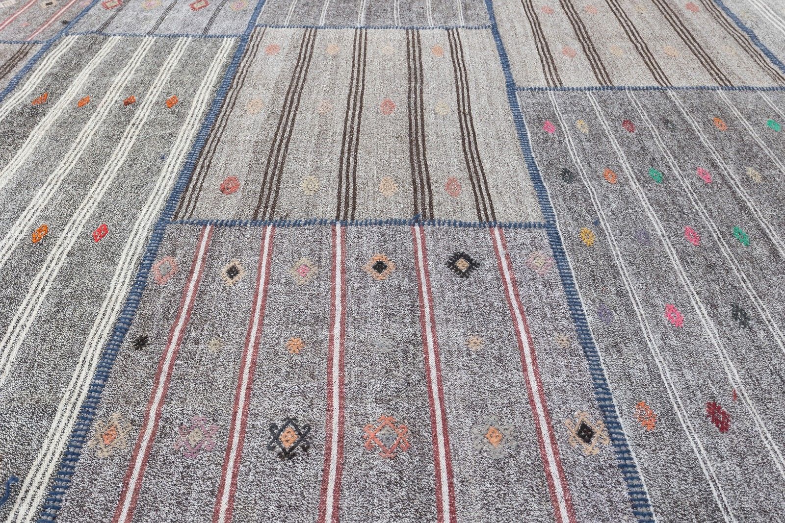 11.2x15.6 Ft Vintage Turkish Kilim. Gray Cotton & Goat Hair Rug. Oversize Carpet photo furniture