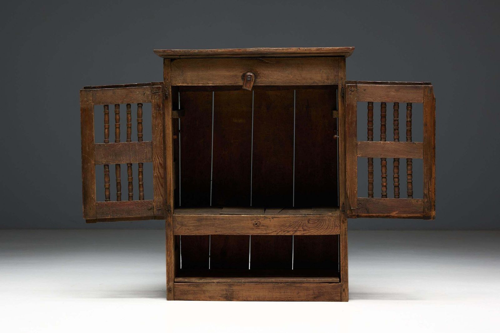 photo vinterior Rural Art Populaire Pantry Cabinet, Spain, 19th Century