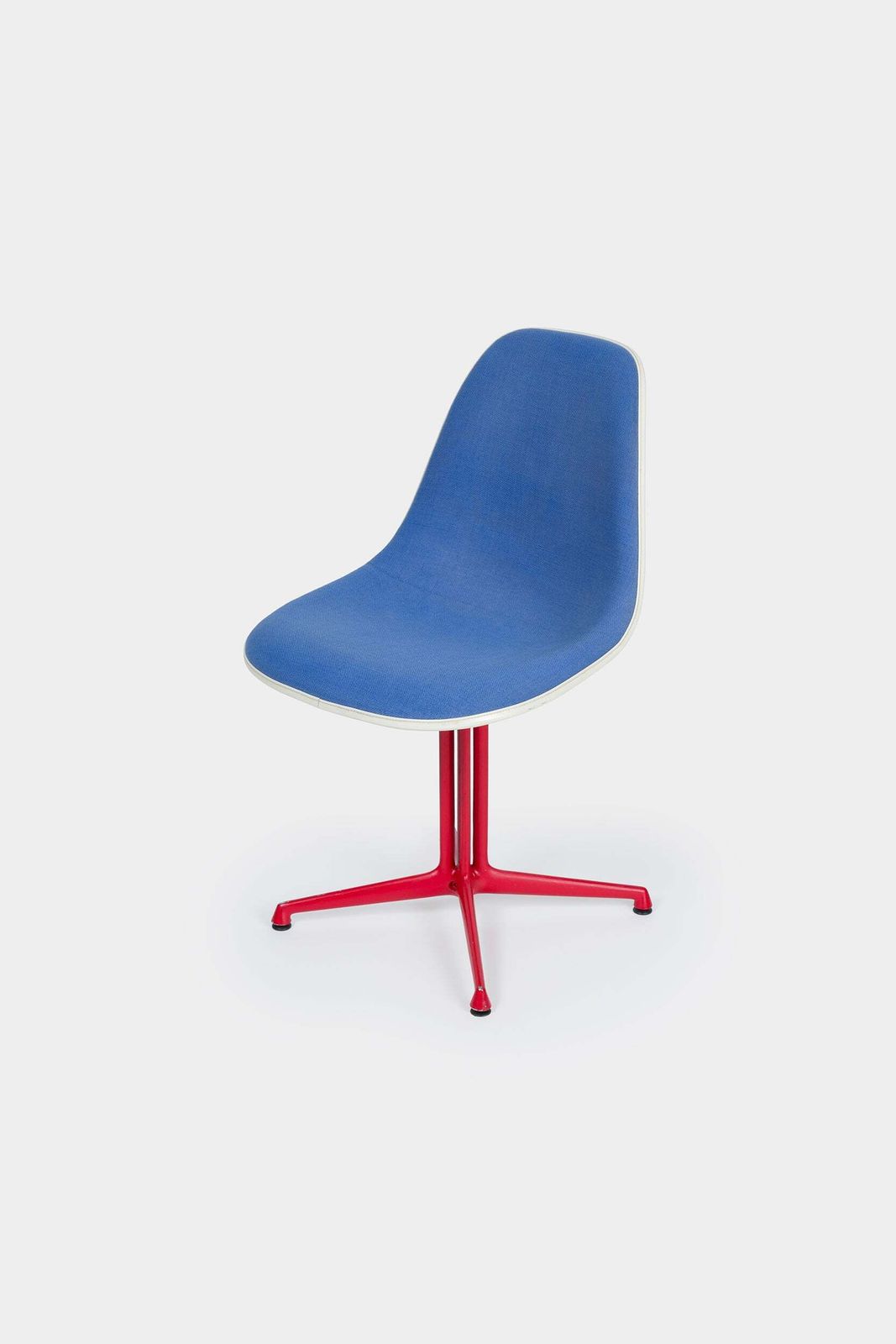Charles & Ray Eames, Herman Miller, Blue La Fonda Chair, New York, 60s photo for sale