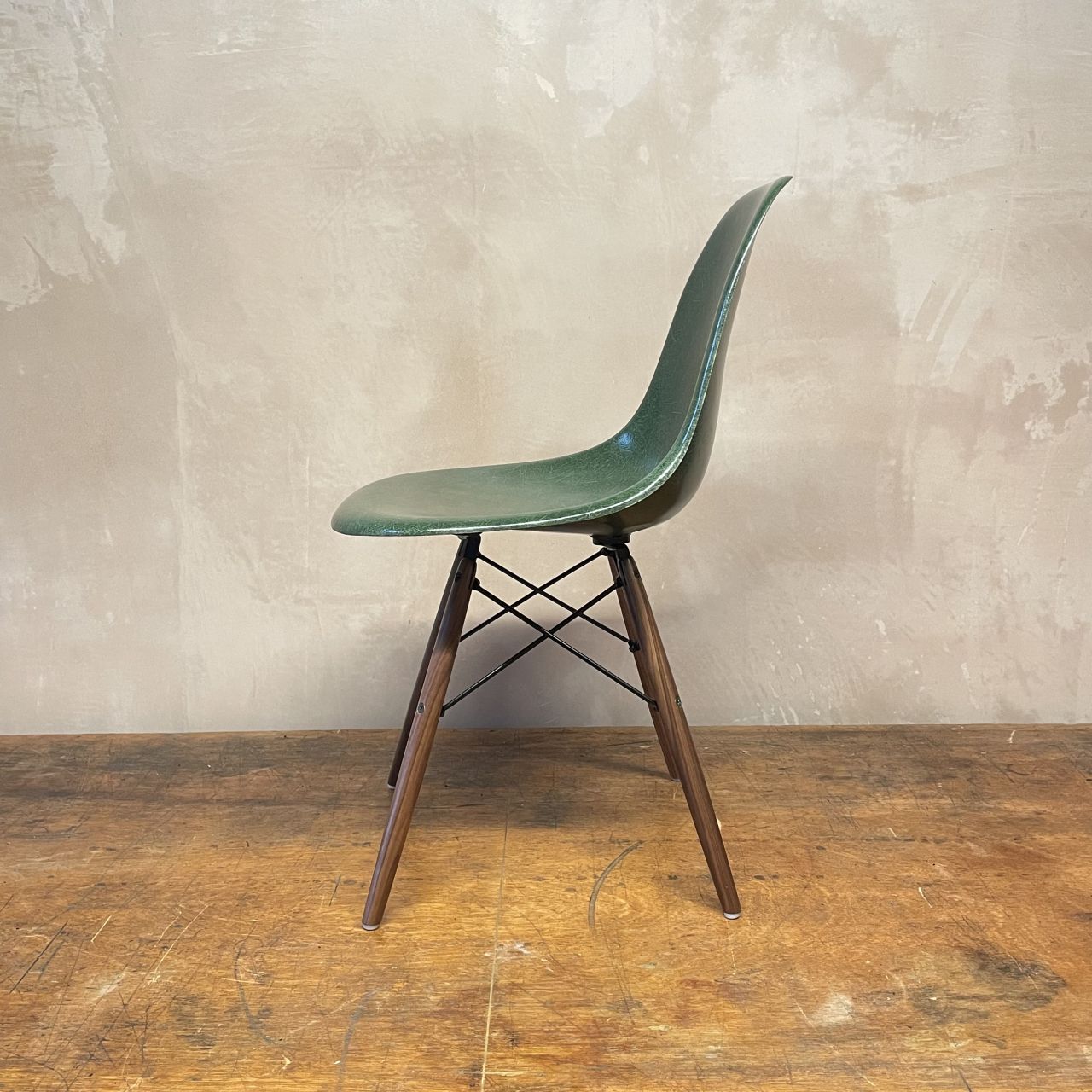 Eames Herman Miller Dsw Side Chair In Kelly Green photo 643.0