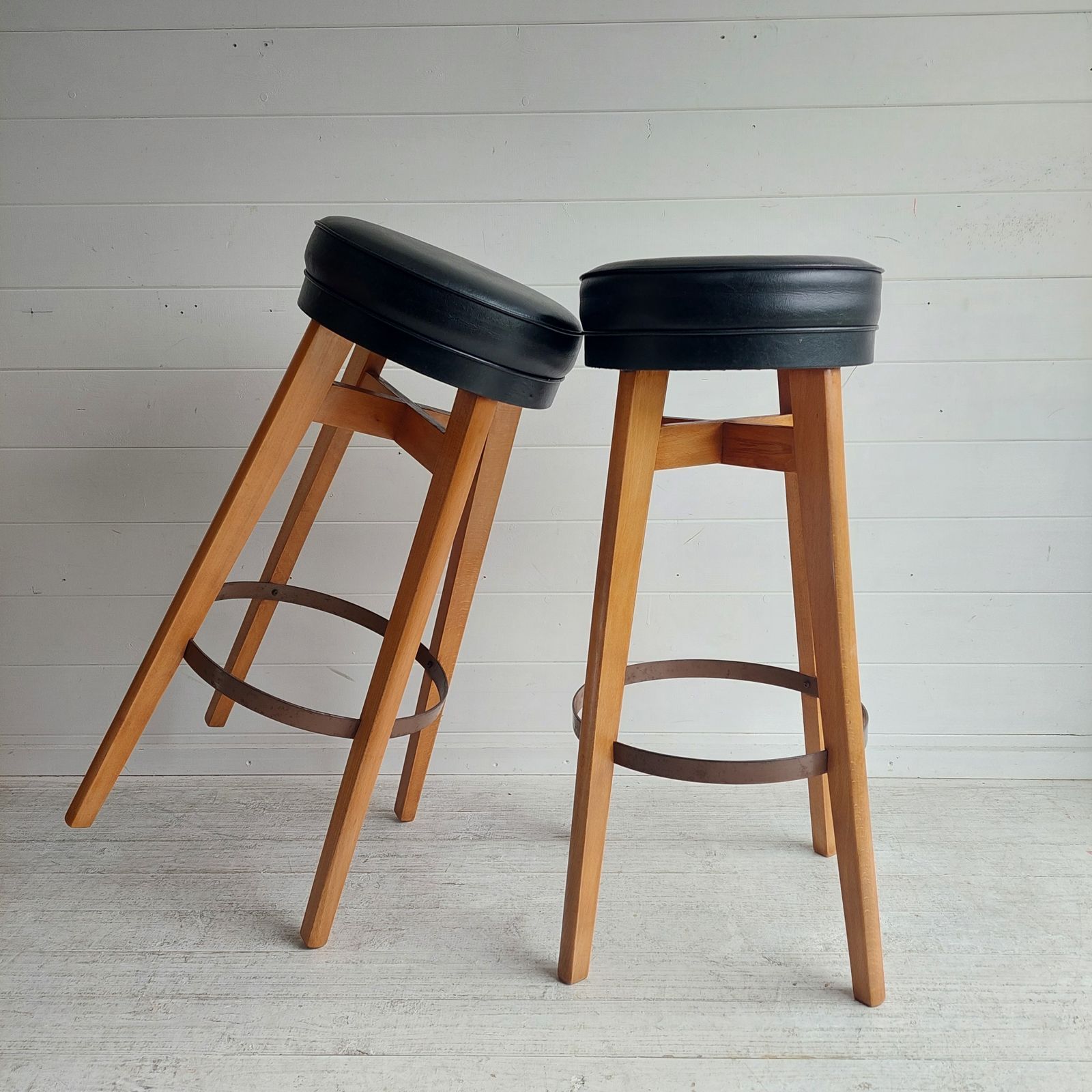 photo furniture Mid Century Bar Stools Danish Style By Benchairs 70s Beech And Vinyl, Set Of 2
