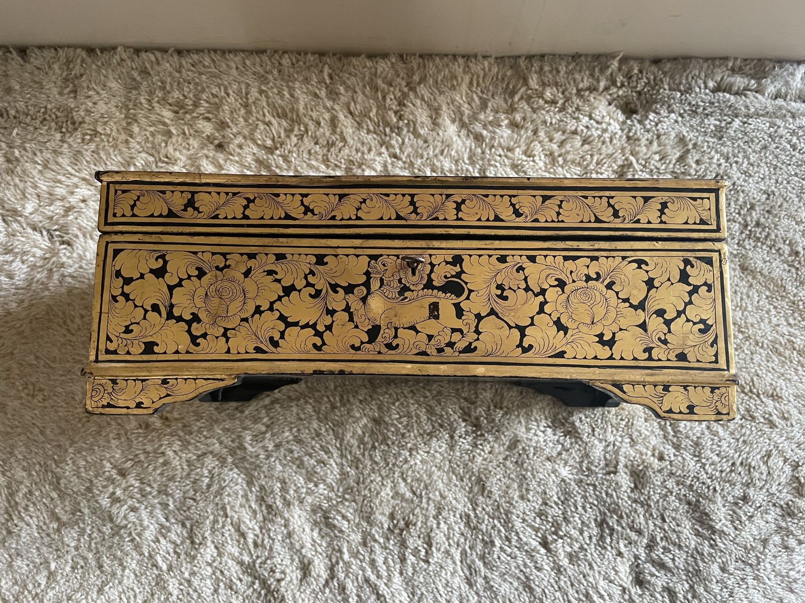 Burmese Gilt Lacquer Box With Four Cups And Key, 20th Century photo vinterior