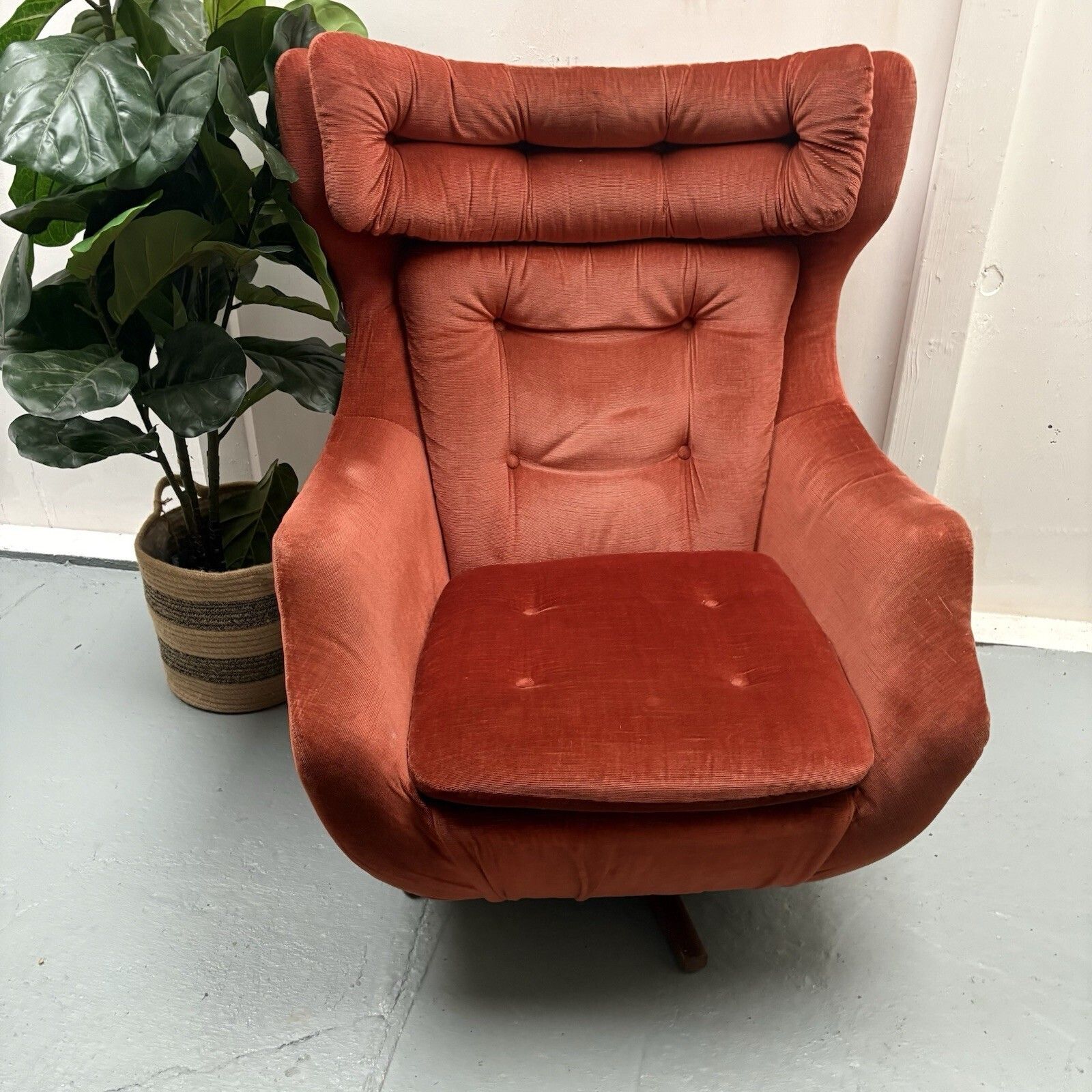 1970s Parker Knoll Glide Statesman Swivel Tilt Base Egg Arm Chair