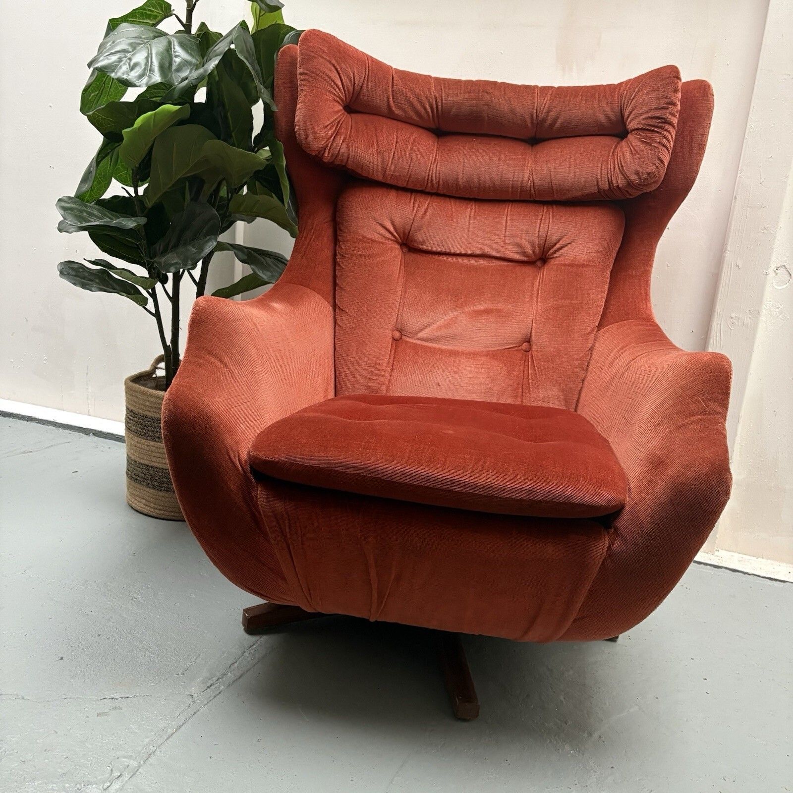 1970s Parker Knoll Glide Statesman Swivel Tilt Base Egg Arm Chair photo buy