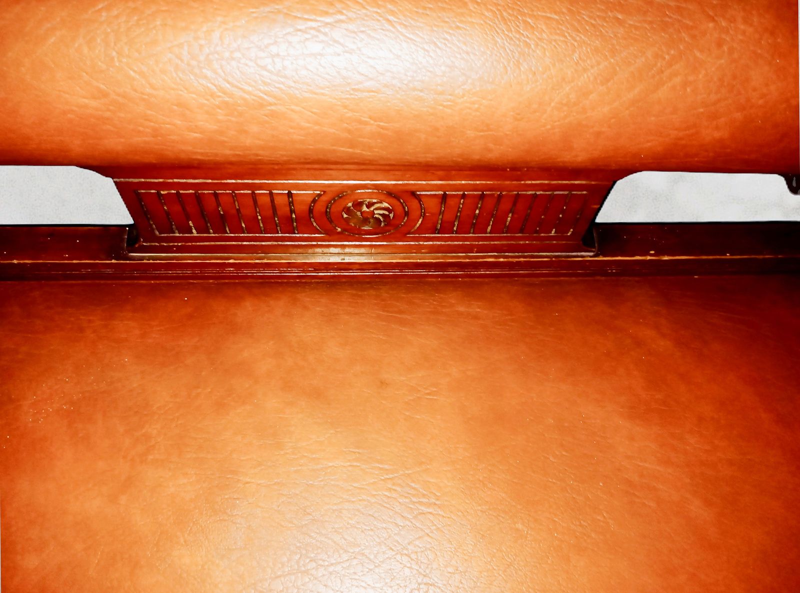 photo furniture Victorian Style Cigar / Brown Genuine Leather Chaise/ Day Bed