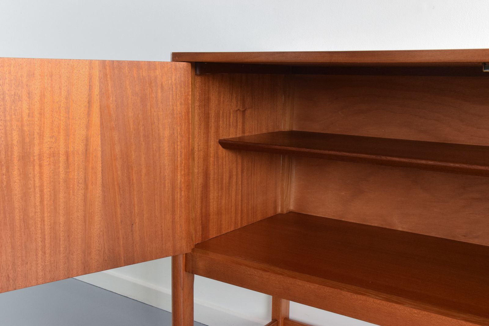 photo vinterior Vintage Tall Teak Sideboard, 1970s