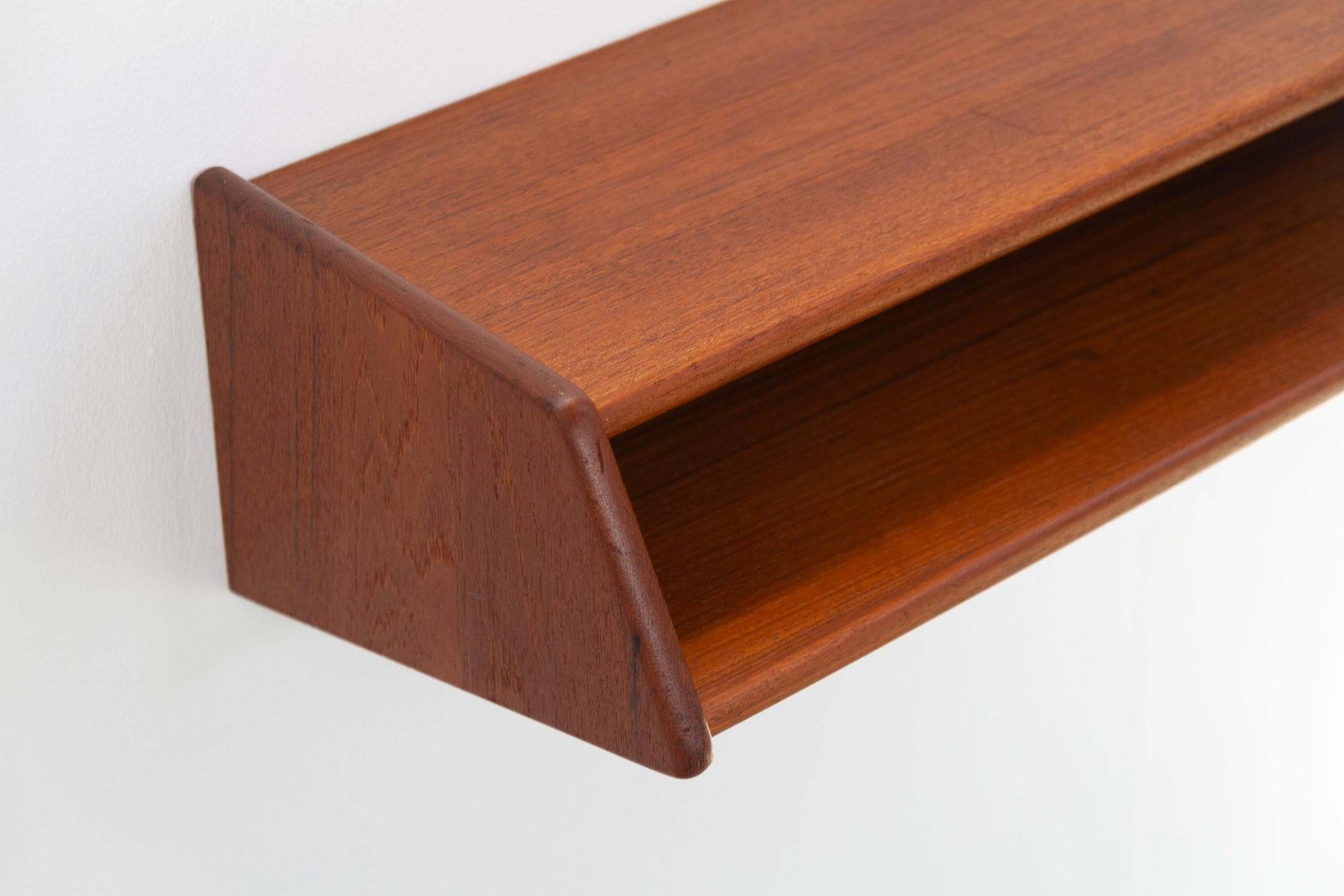 photo vinterior Danish Floating Teak Shelf By Kai Kristiansen For Aksel Kjersgaard, 1960s.