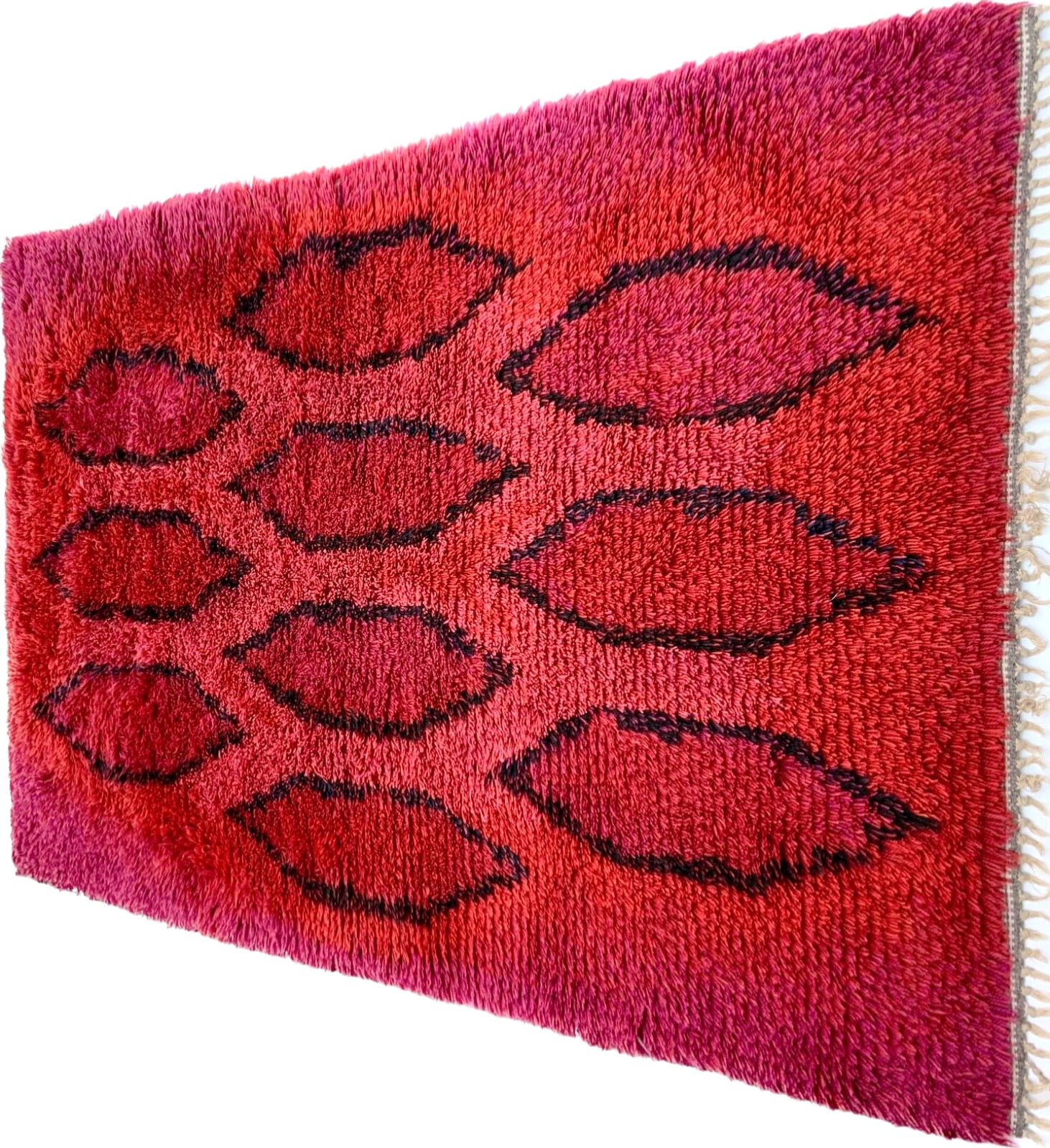 Vintage Red Wool Rya Rug Woven Handmade Vintage Scandinavian Design 1970s photo Textiles