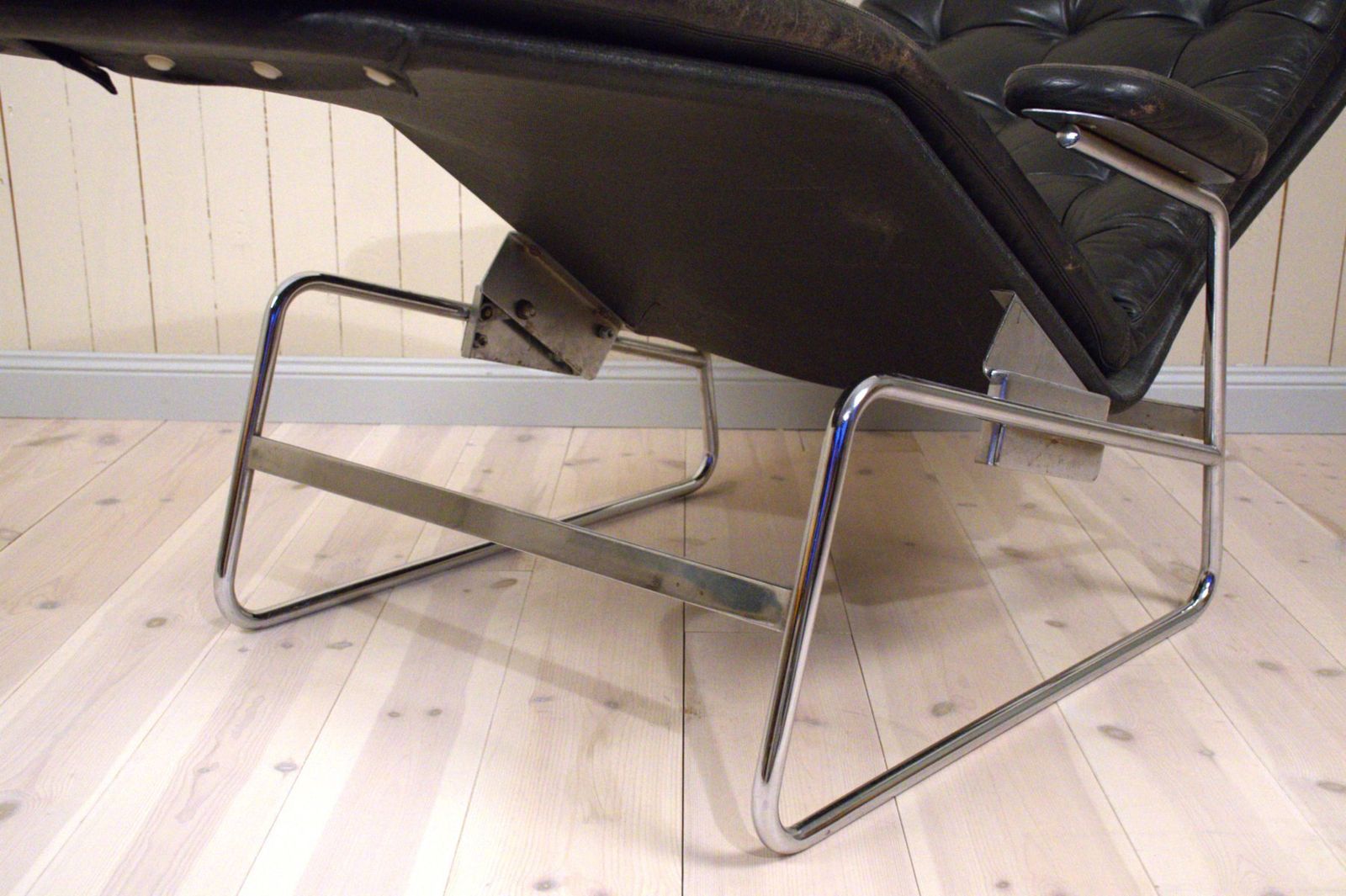 photo for sale Swedish Tiltable Leather And Chrome Model Fenix Chaise Lounge By Sam Larsson For Dux, 1960s