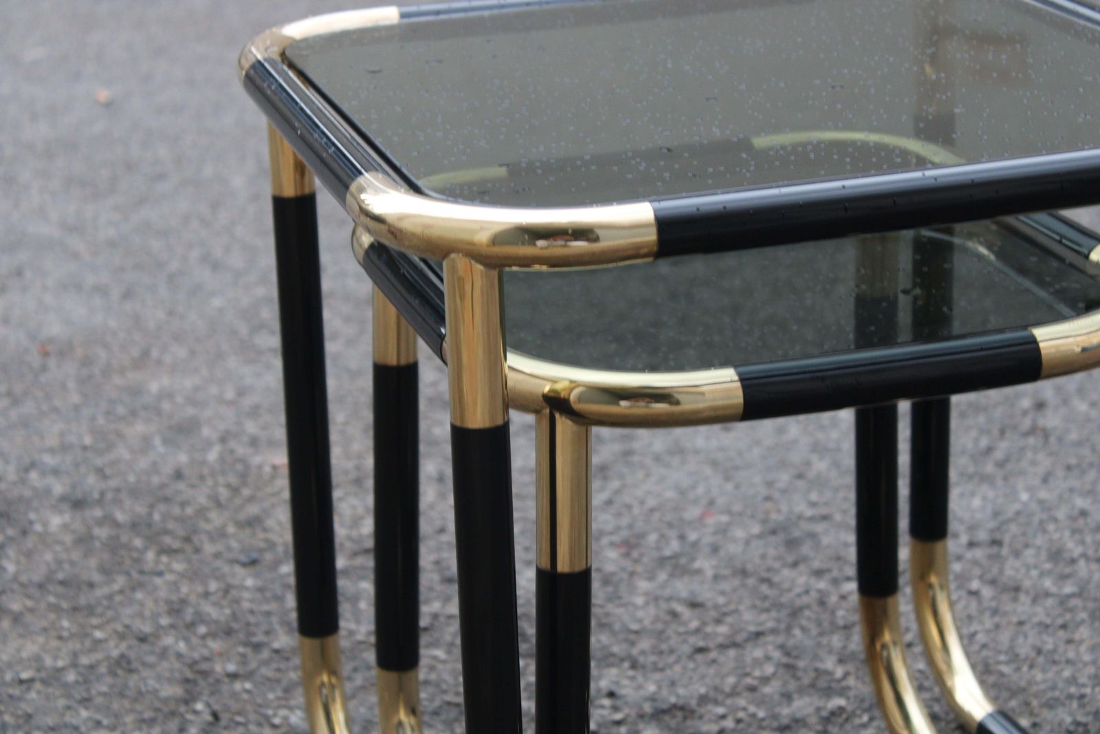 photo furniture Interlocking Coffee Tables In Enamelled Tubular And Brass Italia 1960
