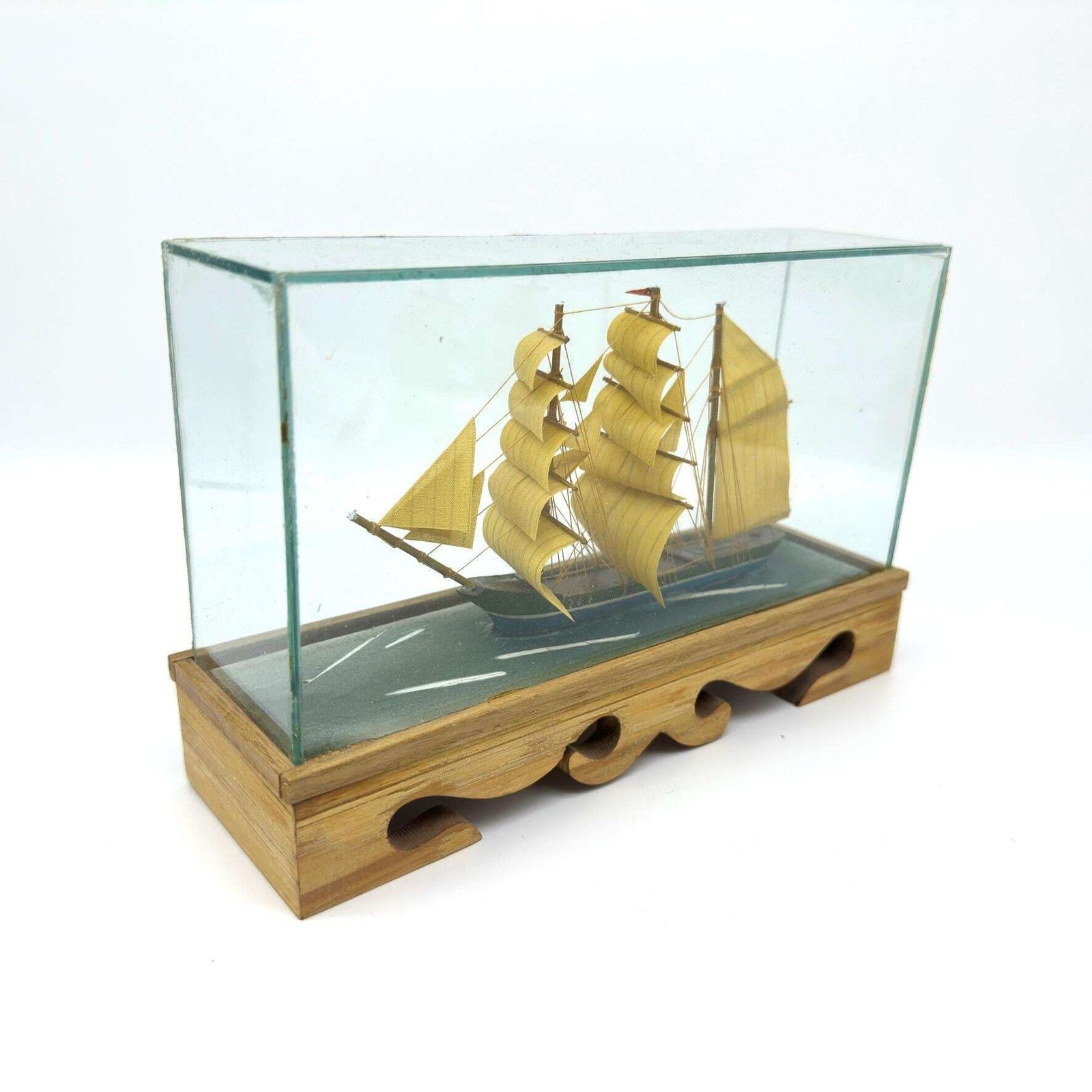 Diorama Vintage Clipper Ship Vitrine En Verre Avec Base En Bois Sculpté Décoration Nautique