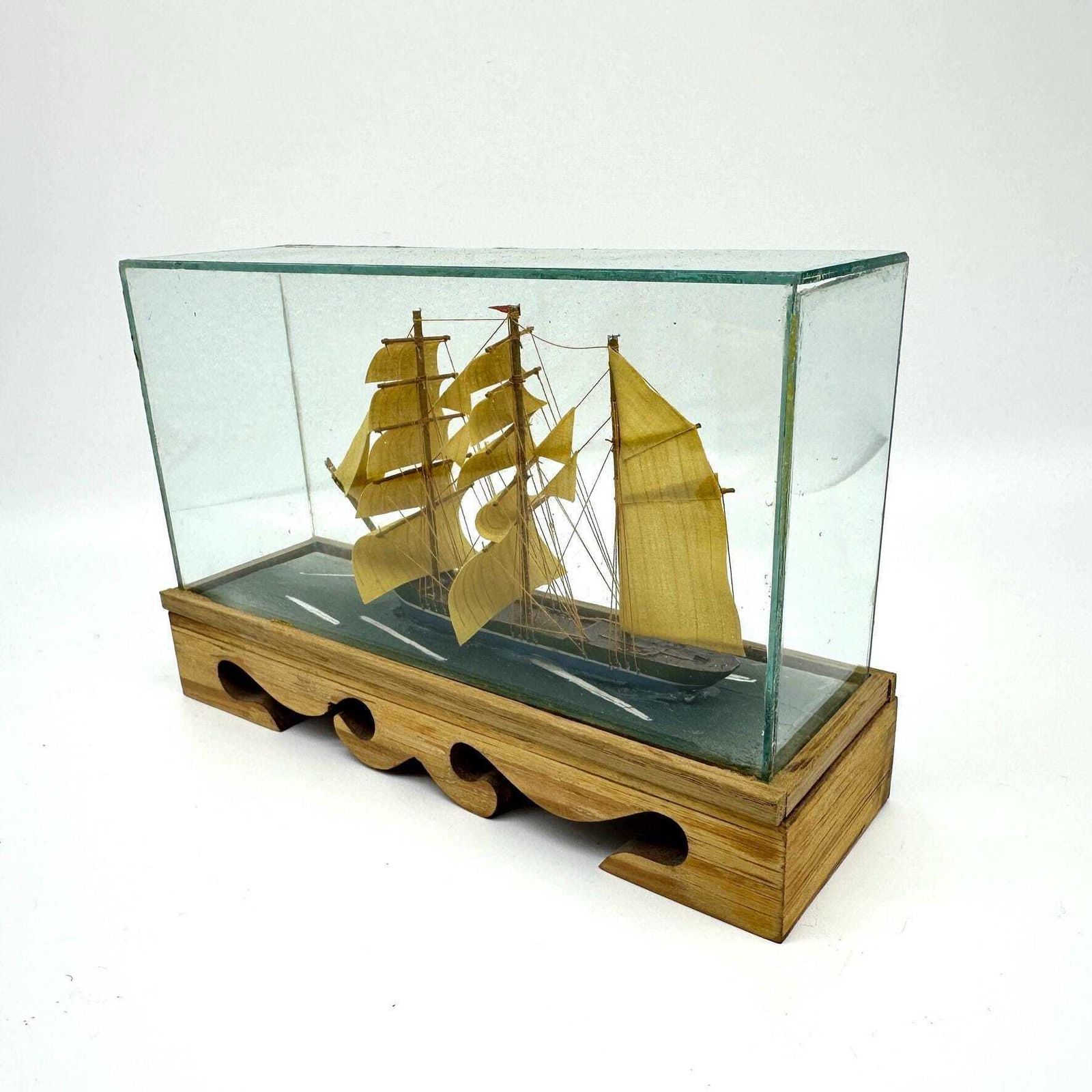 Diorama Vintage Clipper Ship Vitrine En Verre Avec Base En Bois Sculpté Décoration Nautique photo buy